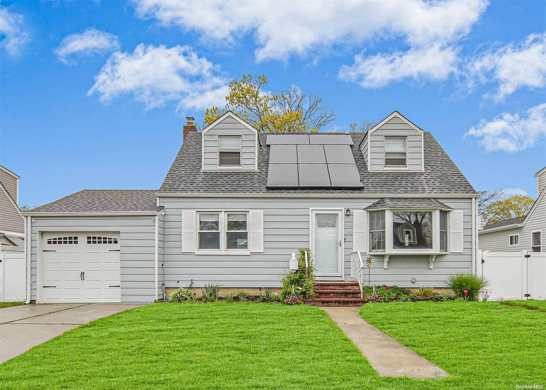 Lindenhurst, NY 11757,530 N Fulton AVE