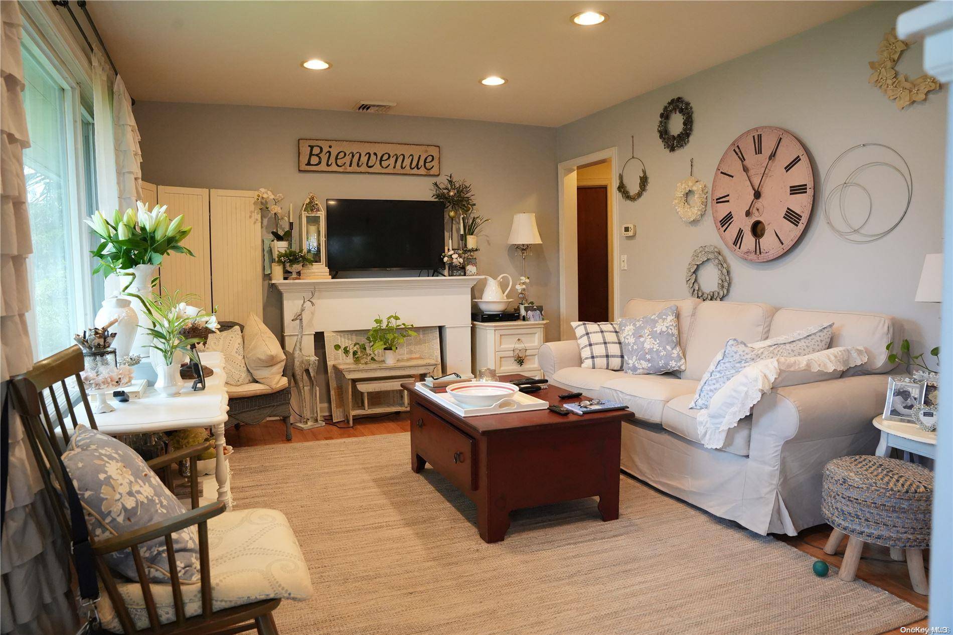 Huntington Station, NY 11746,146 Olive ST