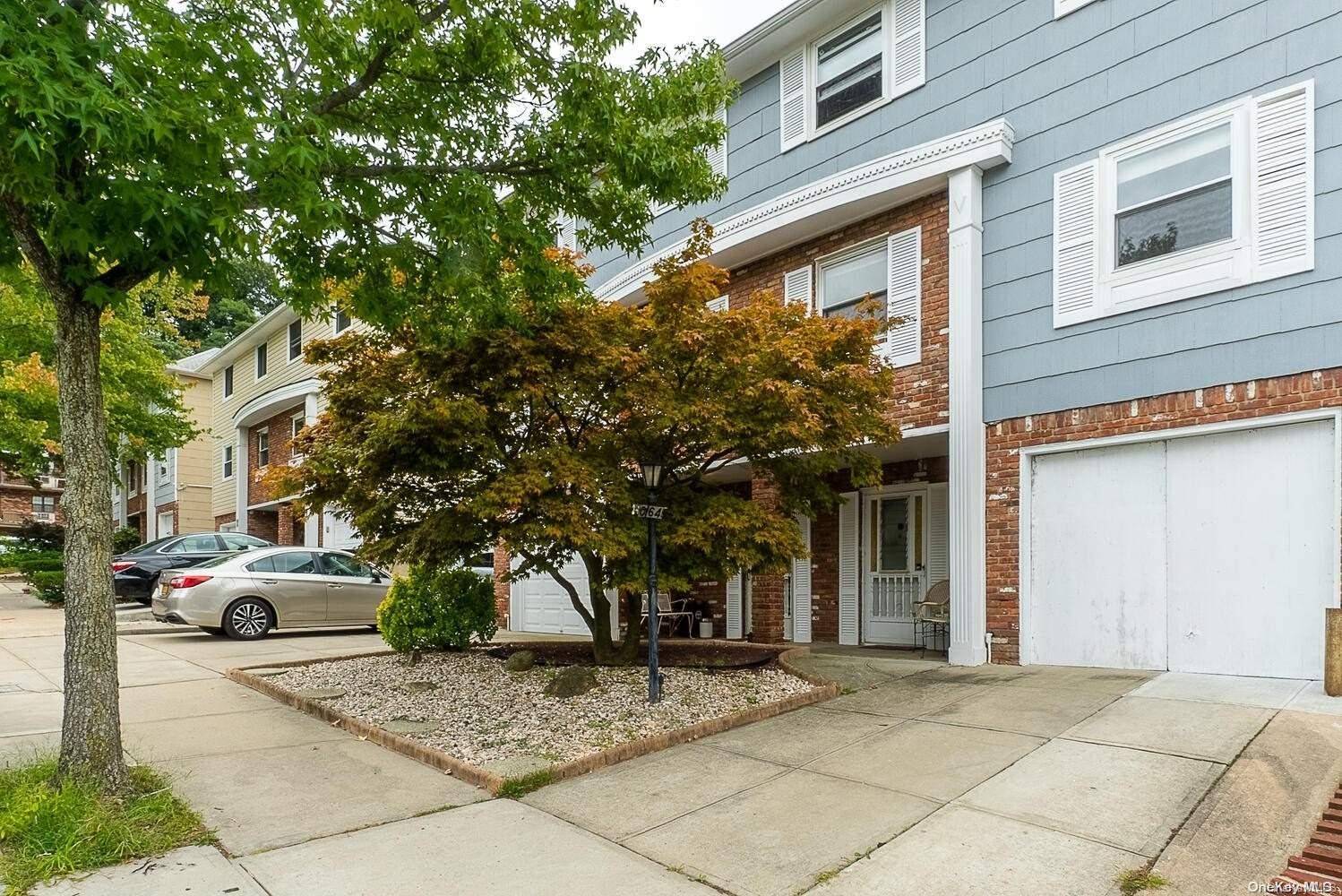 Douglaston, NY 11362,240-64 67th AVE