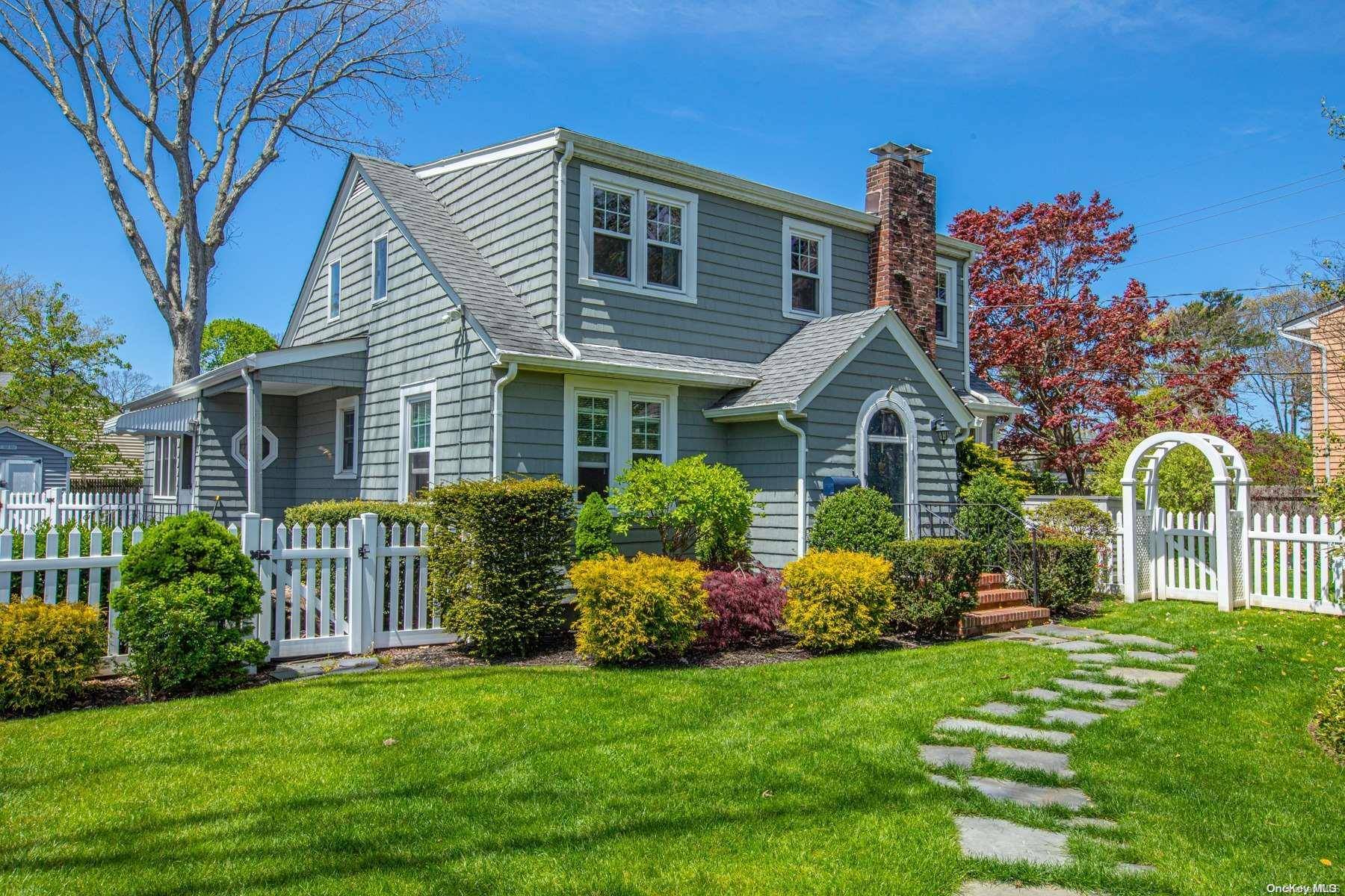 Bay Shore, NY 11706,1316 N Windsor AVE