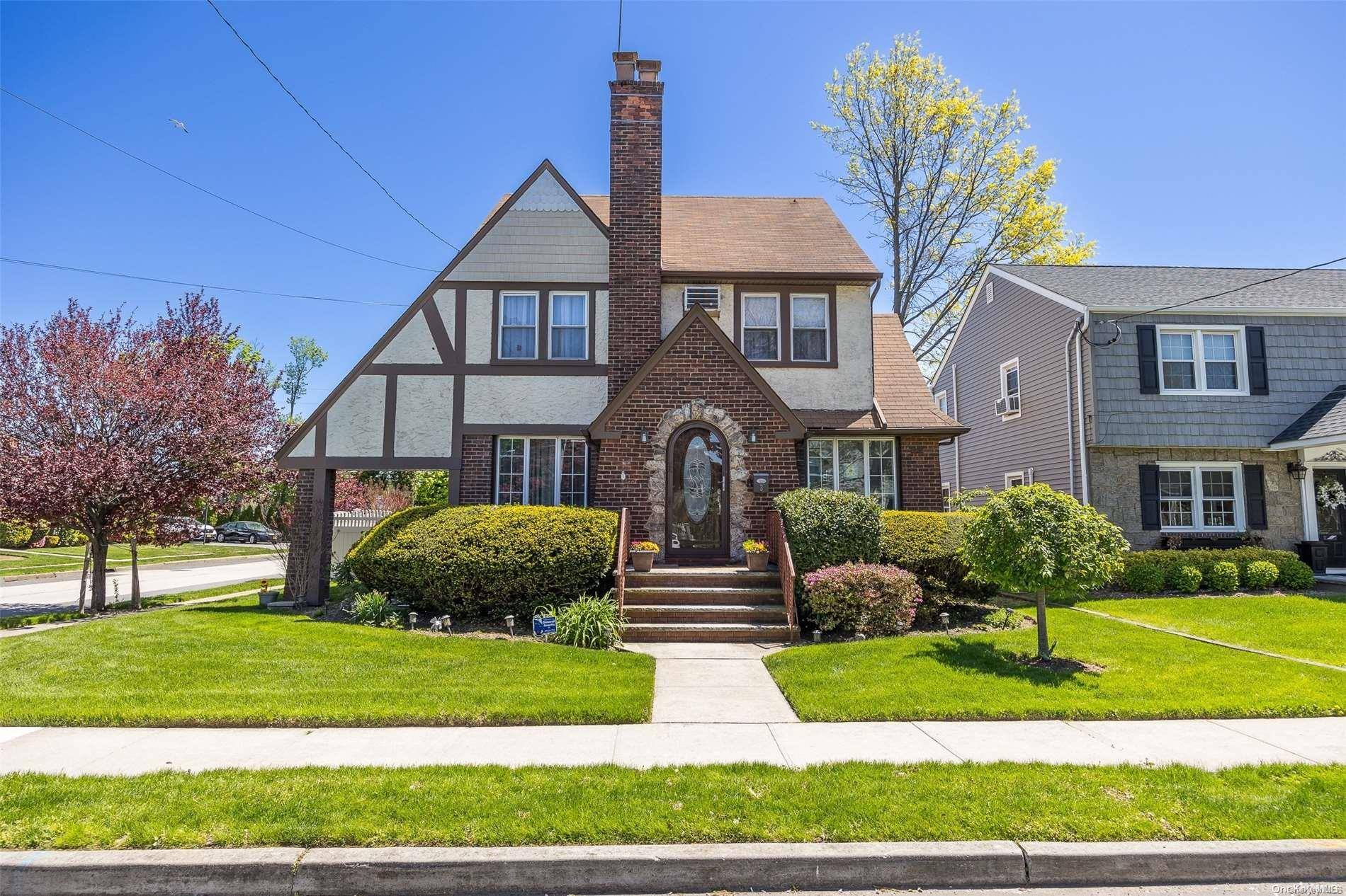 East Rockaway, NY 11518,3 Alexine AVE