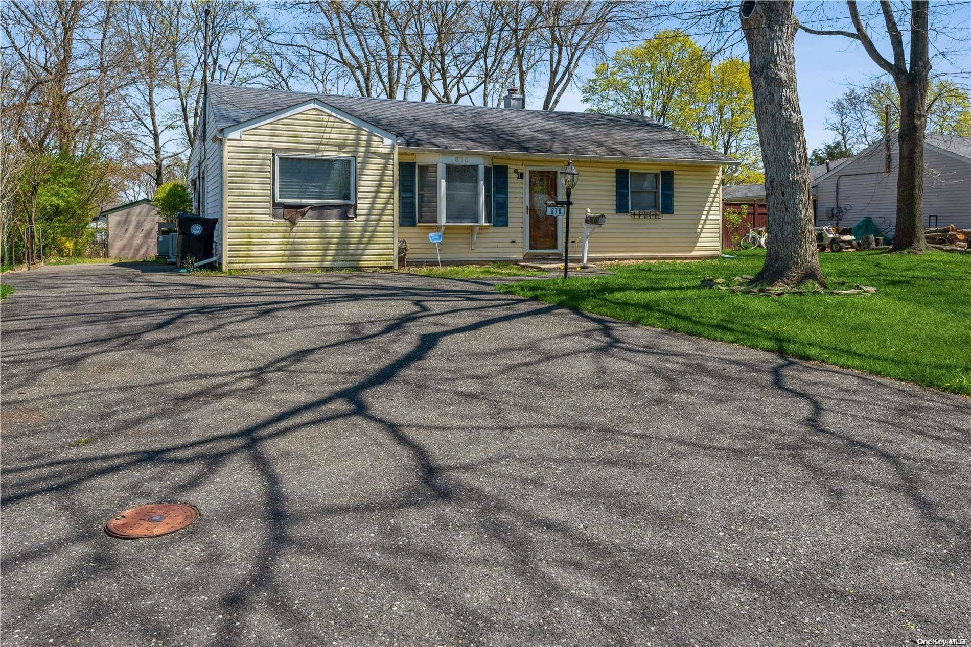 West Islip, NY 11795,870 Ocean AVE