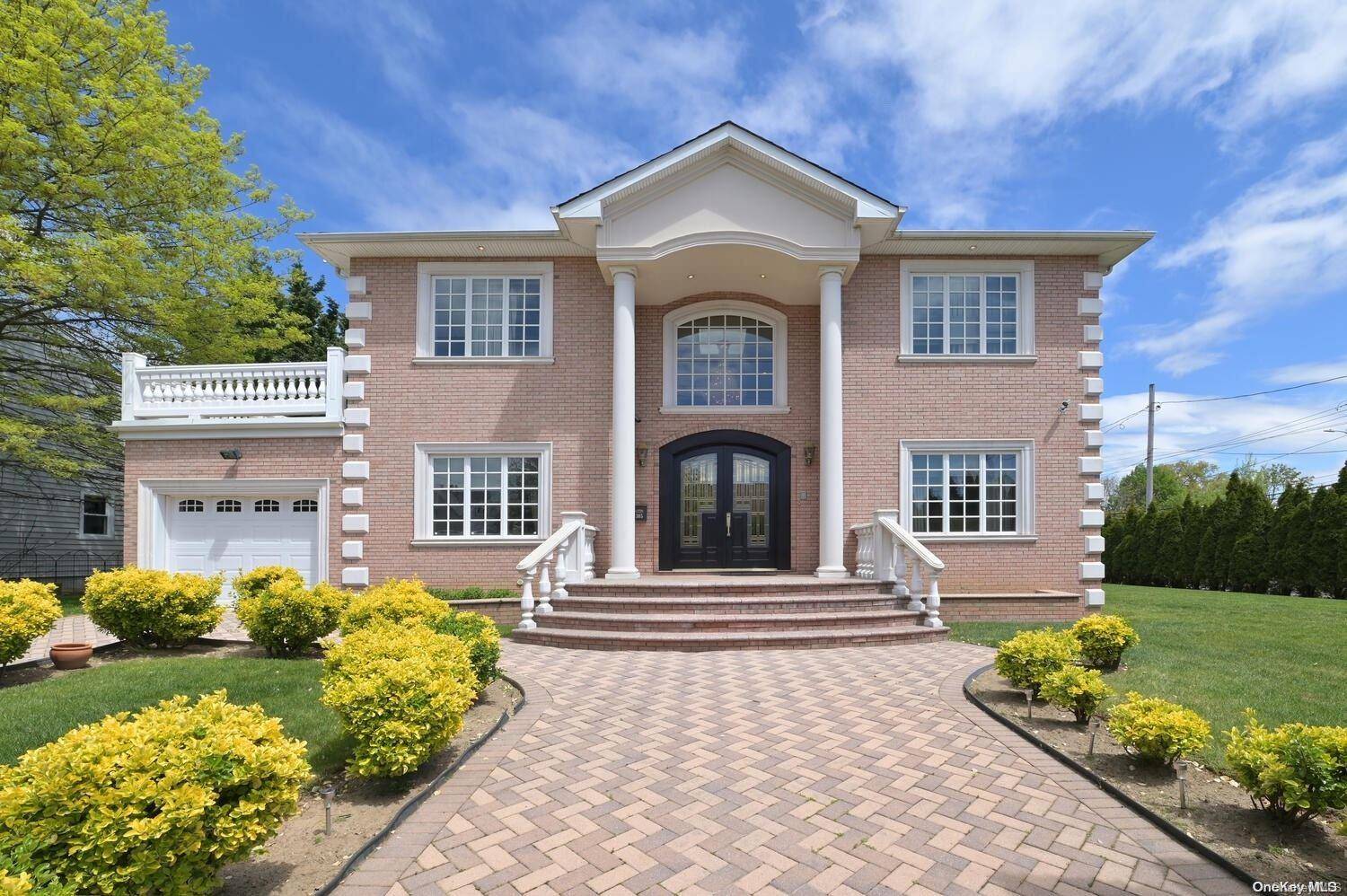 New Hyde Park, NY 11040,305 Hillside AVE