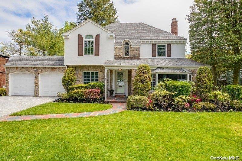 Manhasset, NY 11030,241 Country Club DR