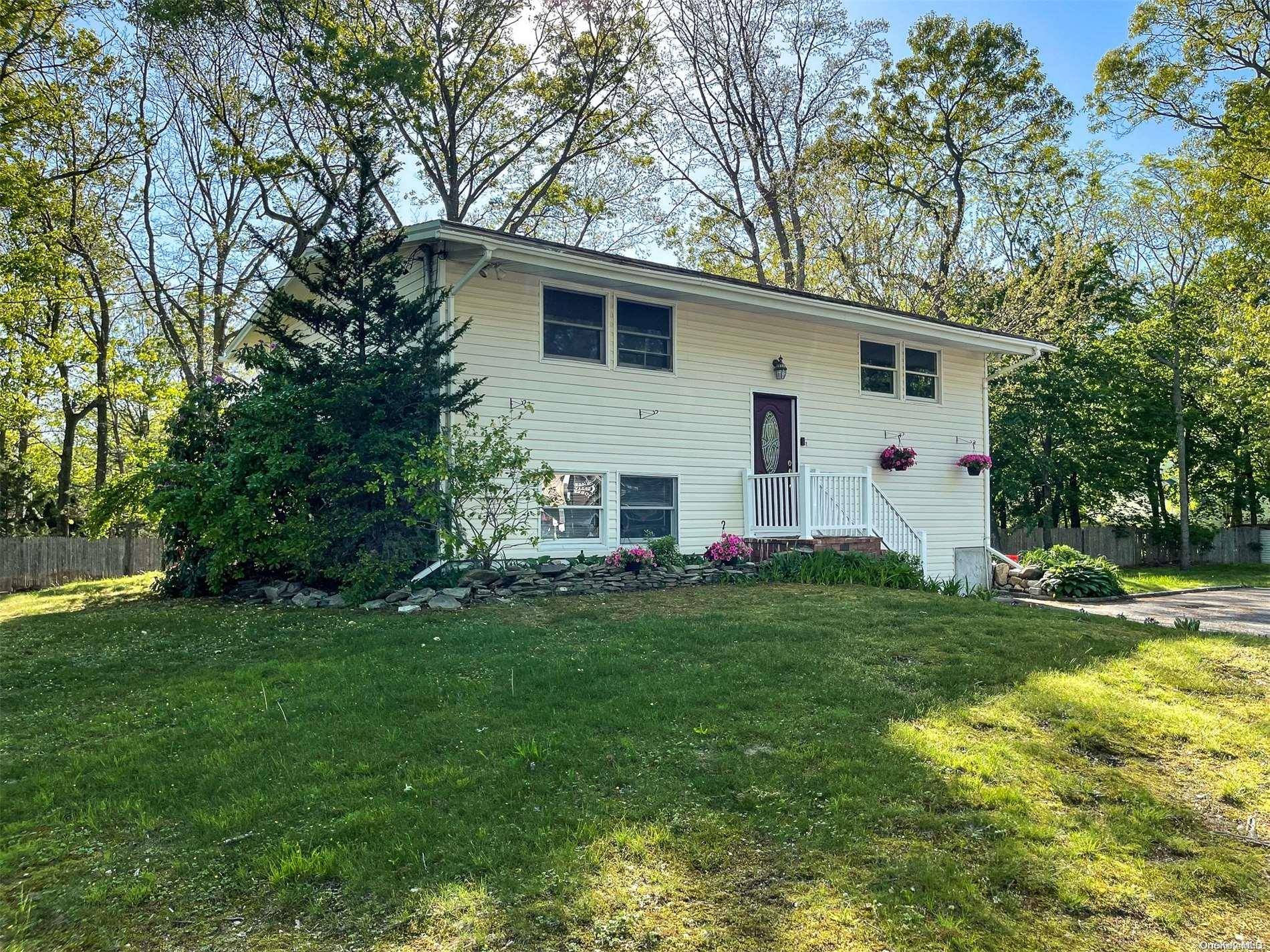 East Setauket, NY 11733,442 Old Town RD