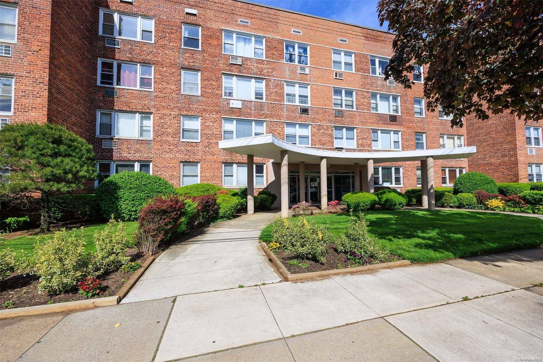 Freeport, NY 11520,100 South Ocean Ave #1J