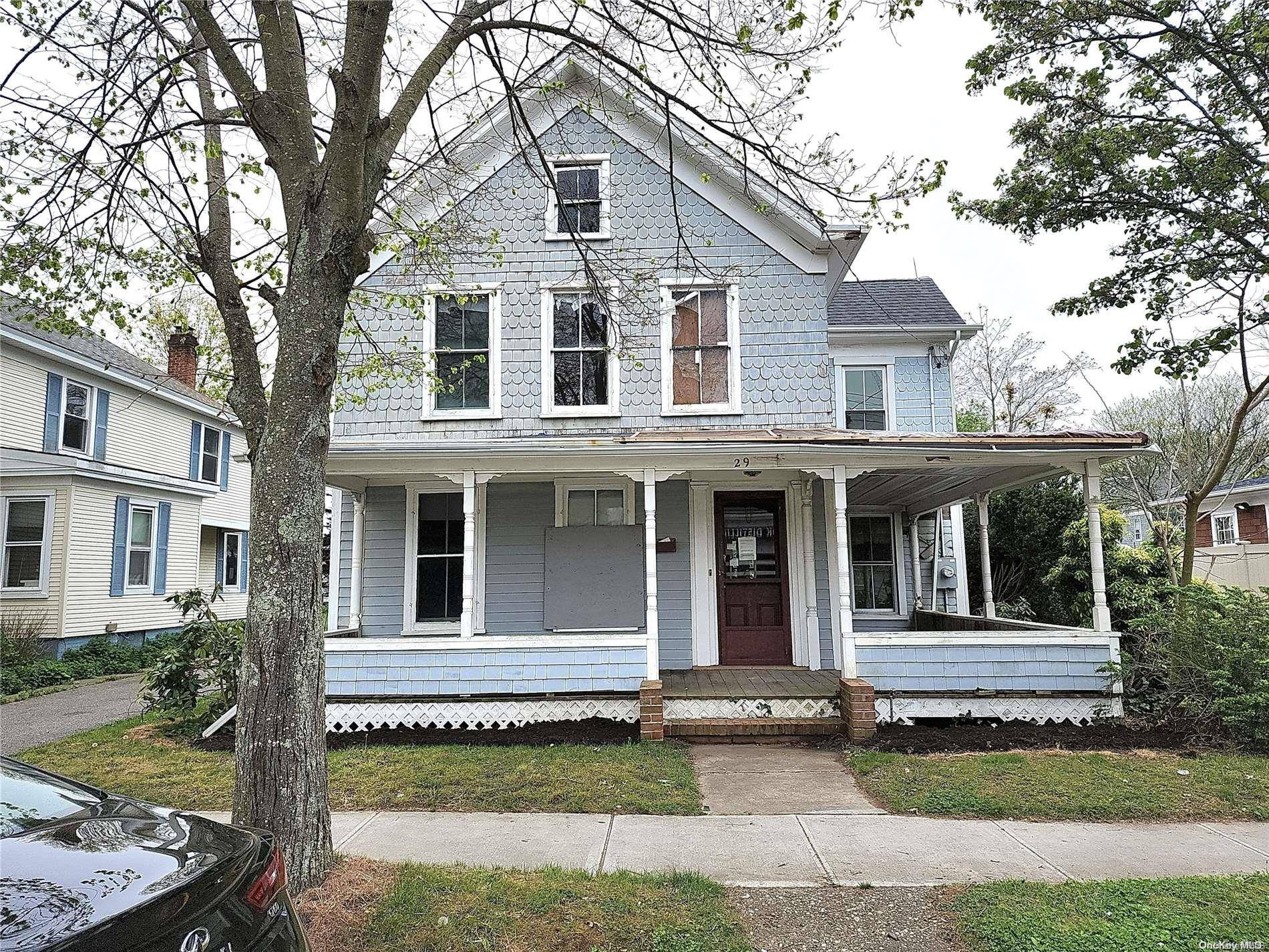 Riverhead, NY 11901,29 E 2nd ST