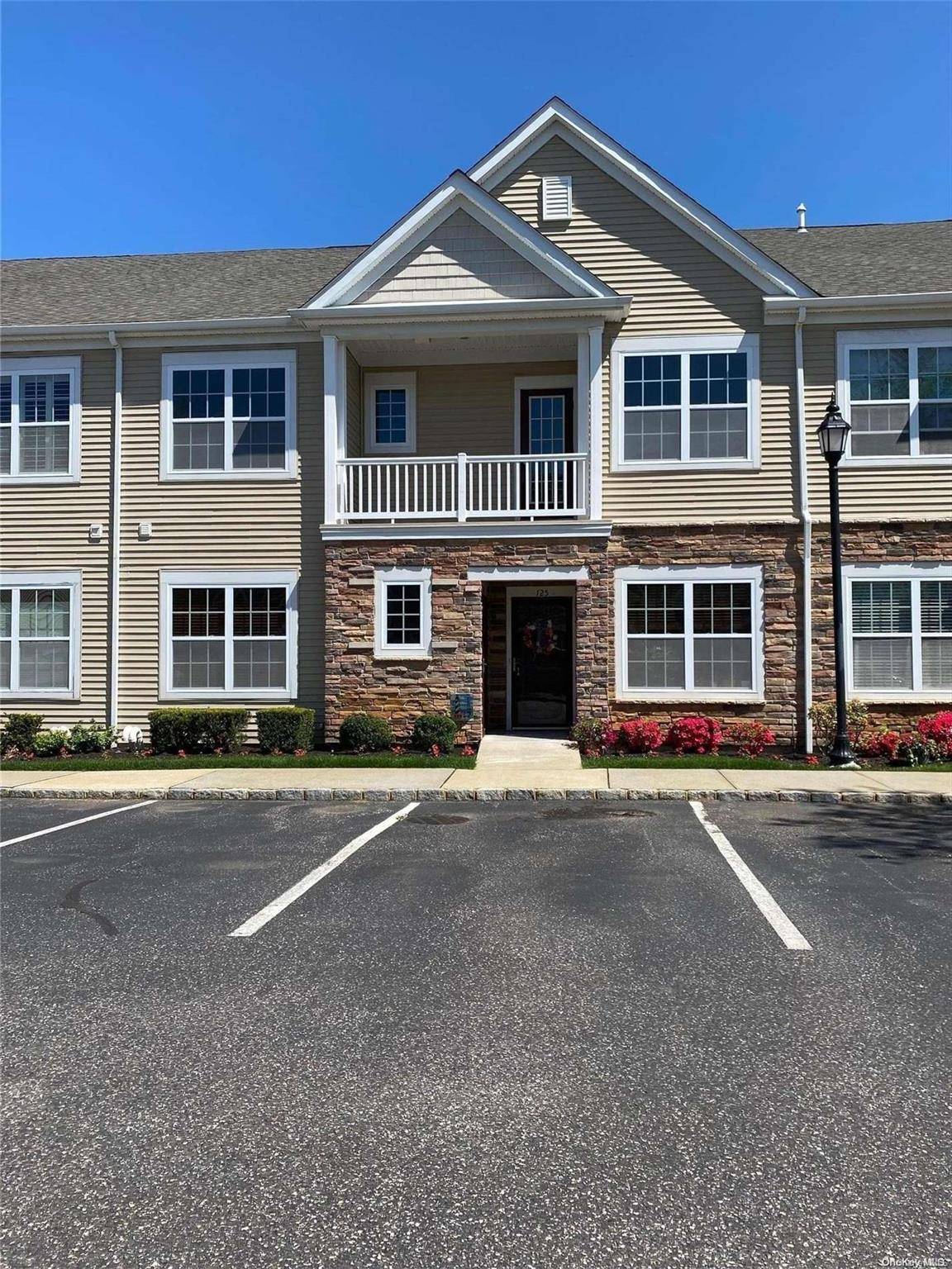 Massapequa, NY 11758,126 Warwick DR #126