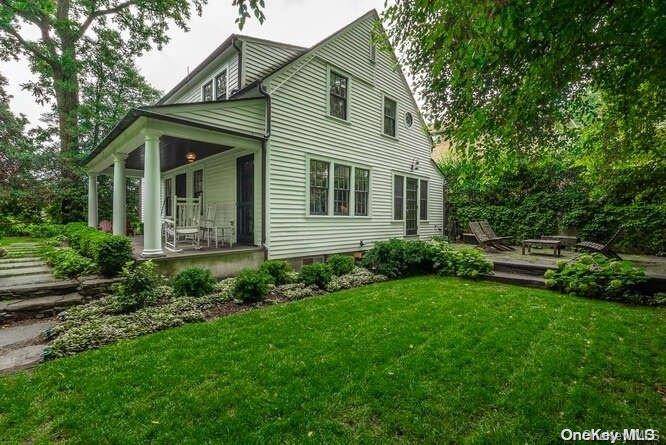 Douglaston, NY 11363,323 Forest RD