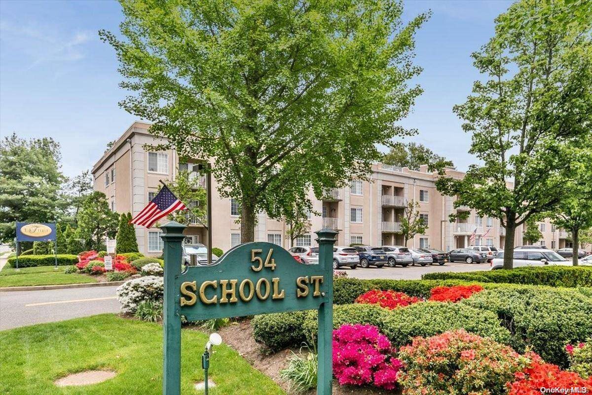 Westbury, NY 11590,54 School Street #211H