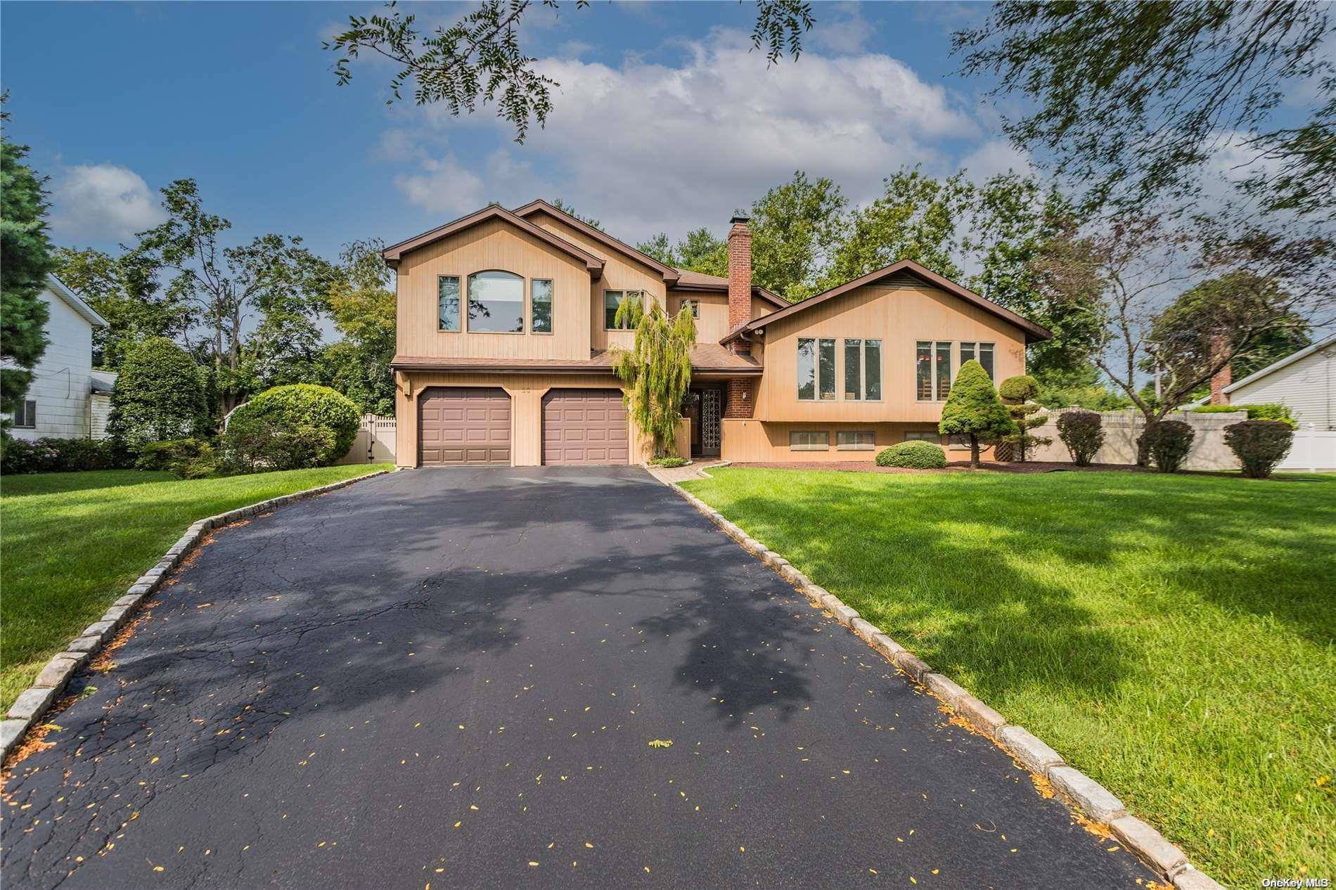 East Northport, NY 11731,23 Adar LN