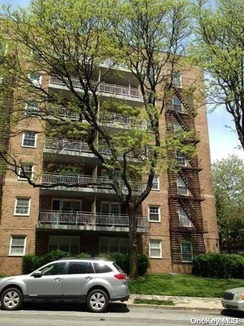 Howard Beach, NY 11414,149-30 88th ST #5L