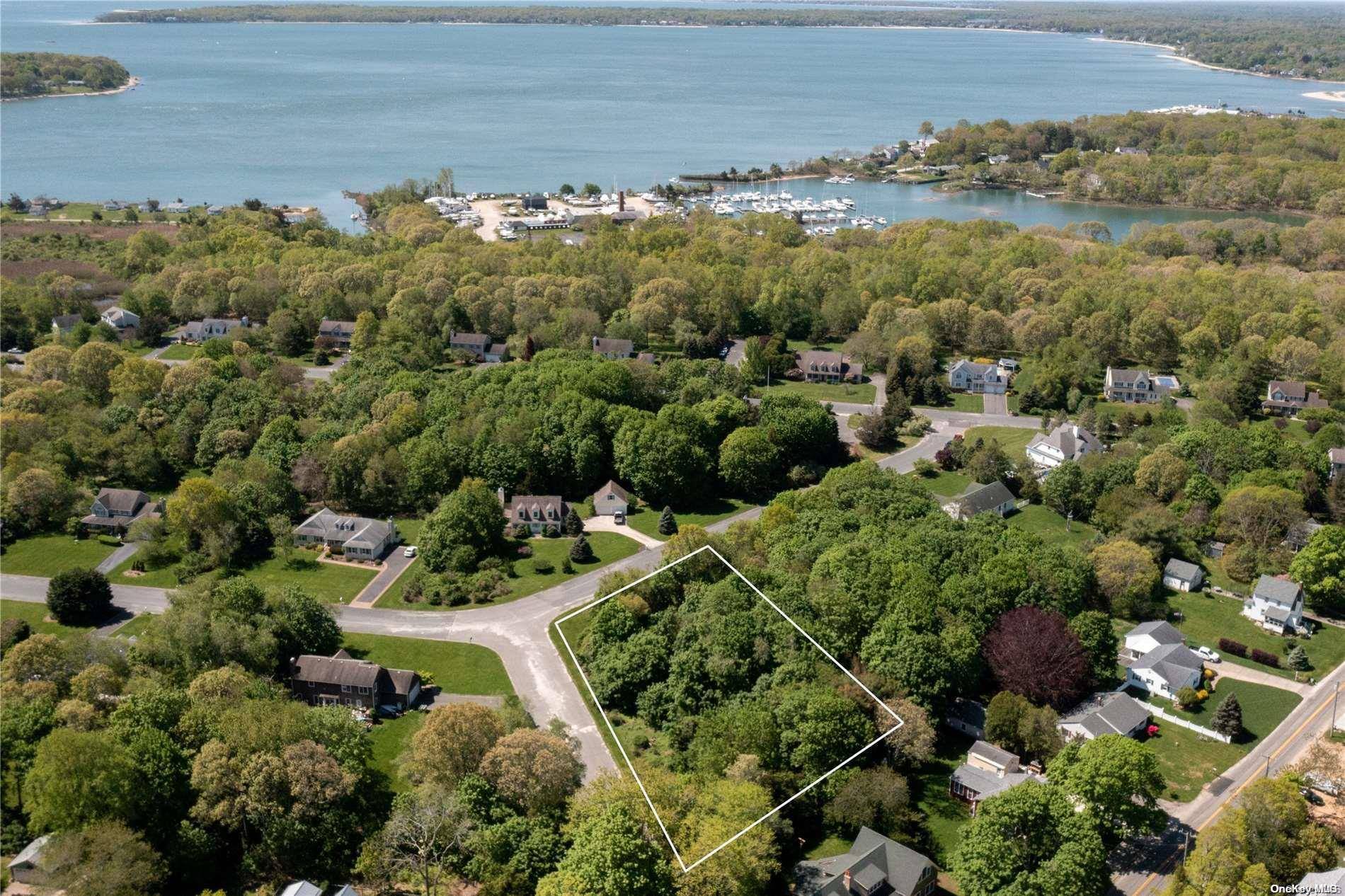 Greenport, NY 11944,495 August RD