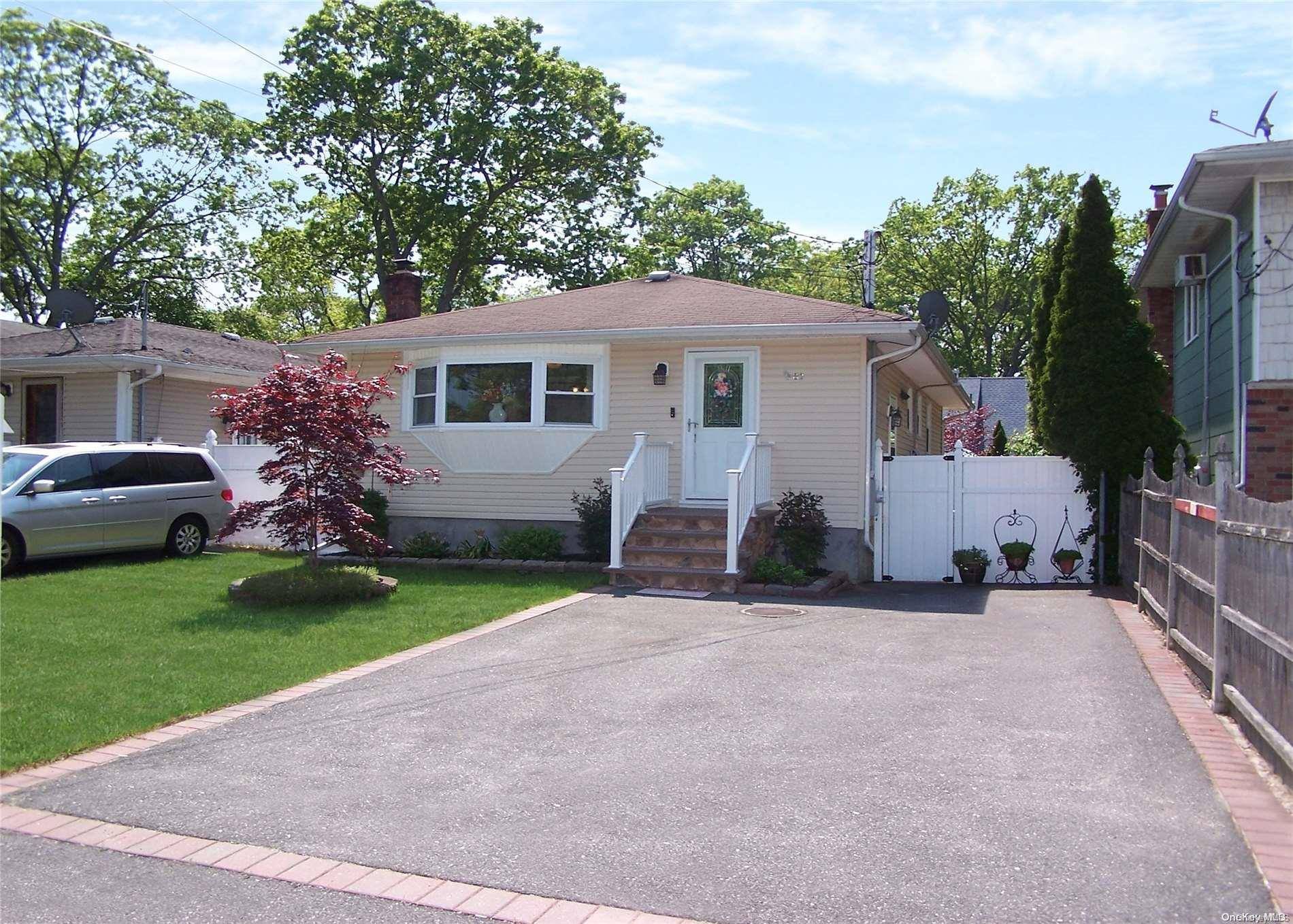 Patchogue, NY 11772,82 Mulford ST