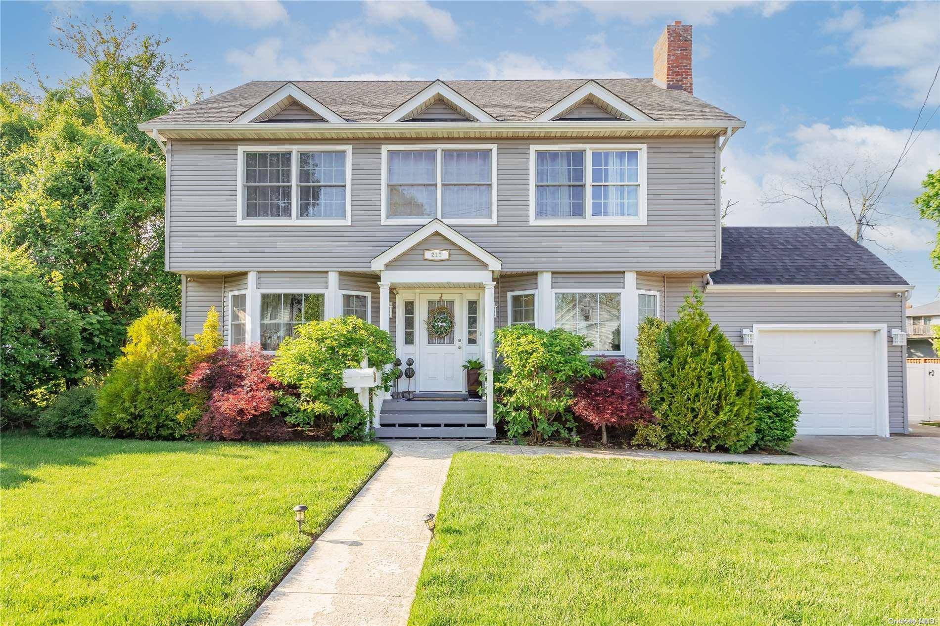 Freeport, NY 11520,217 Independence AVE