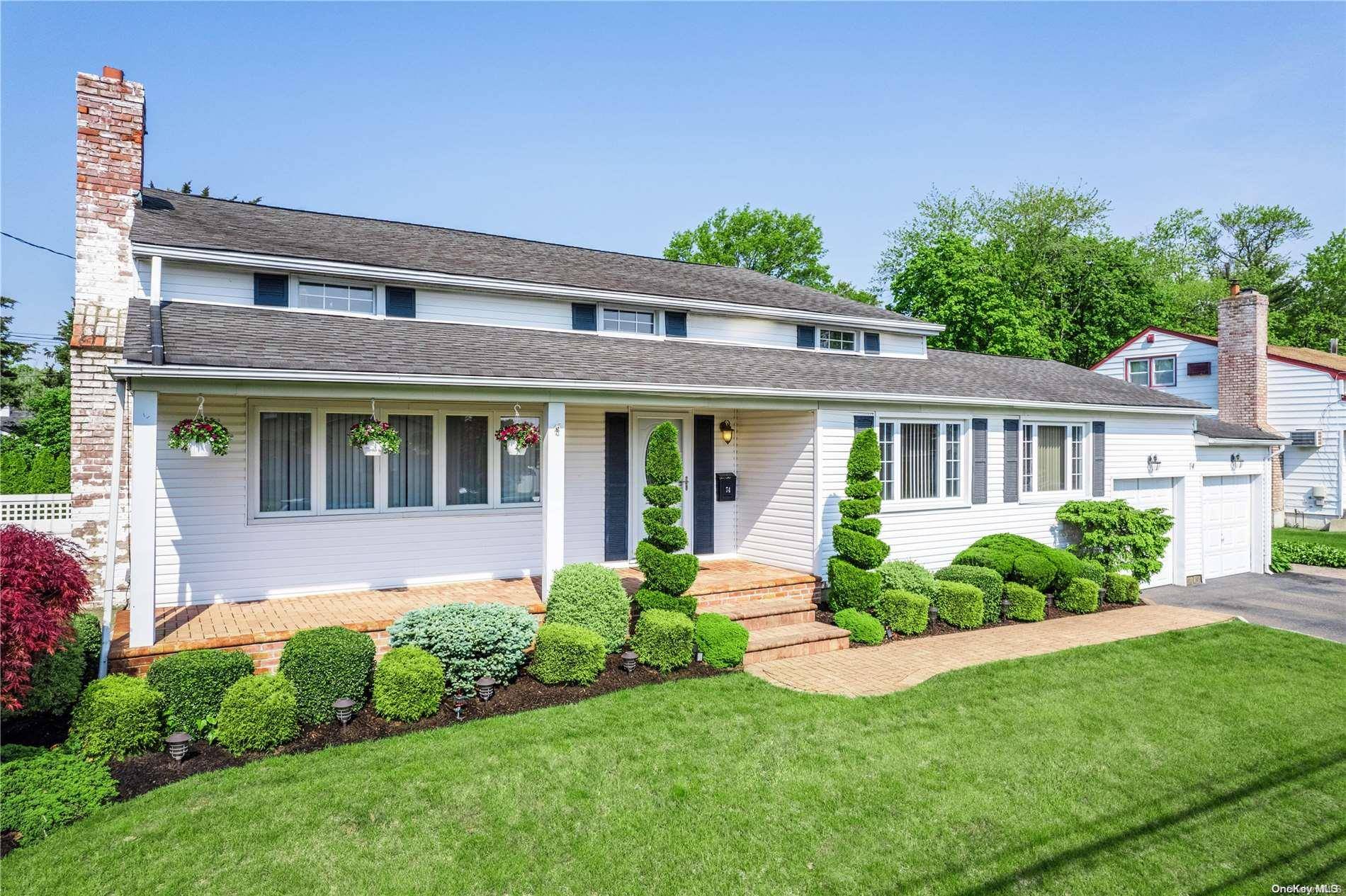 Massapequa Park, NY 11762,74 Harbor LN