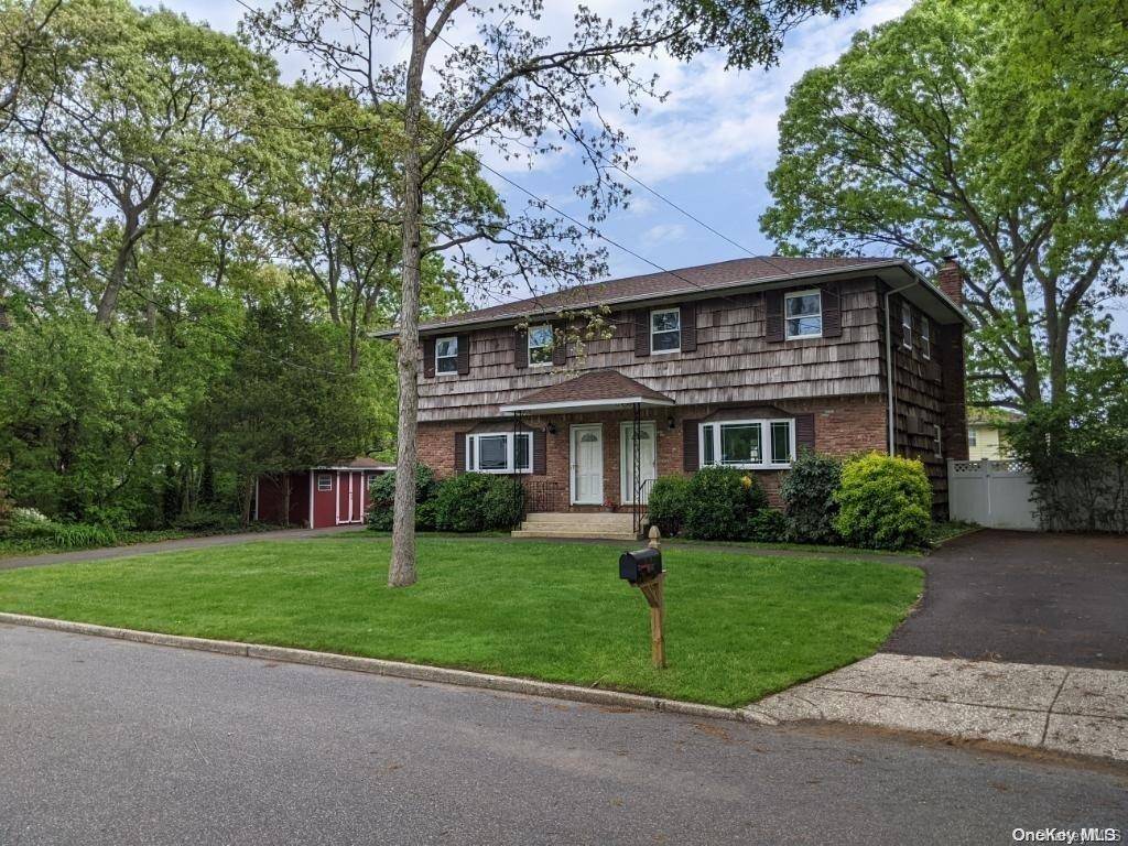 Holbrook, NY 11741,434 Clarice BLVD