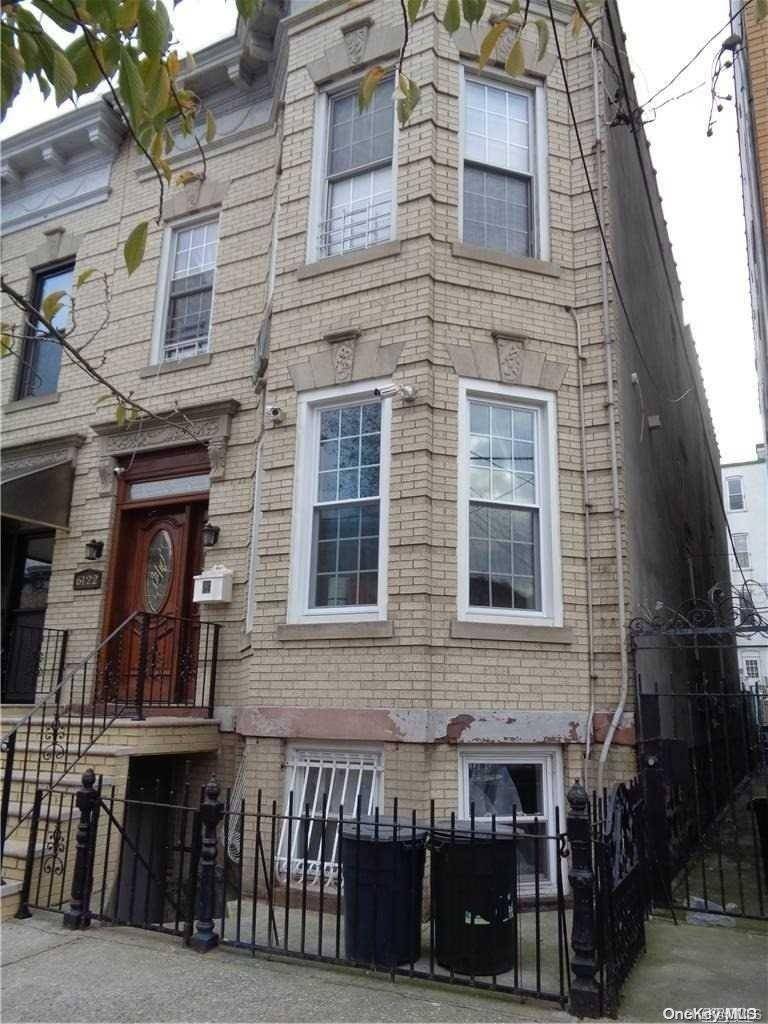 Ridgewood, NY 11385,61-22 Palmetto ST