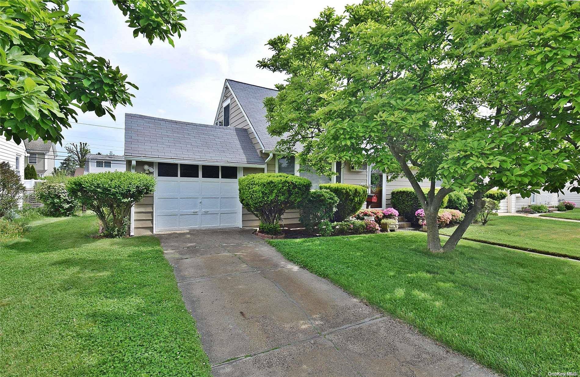 Hicksville, NY 11801,10 Hunter ST