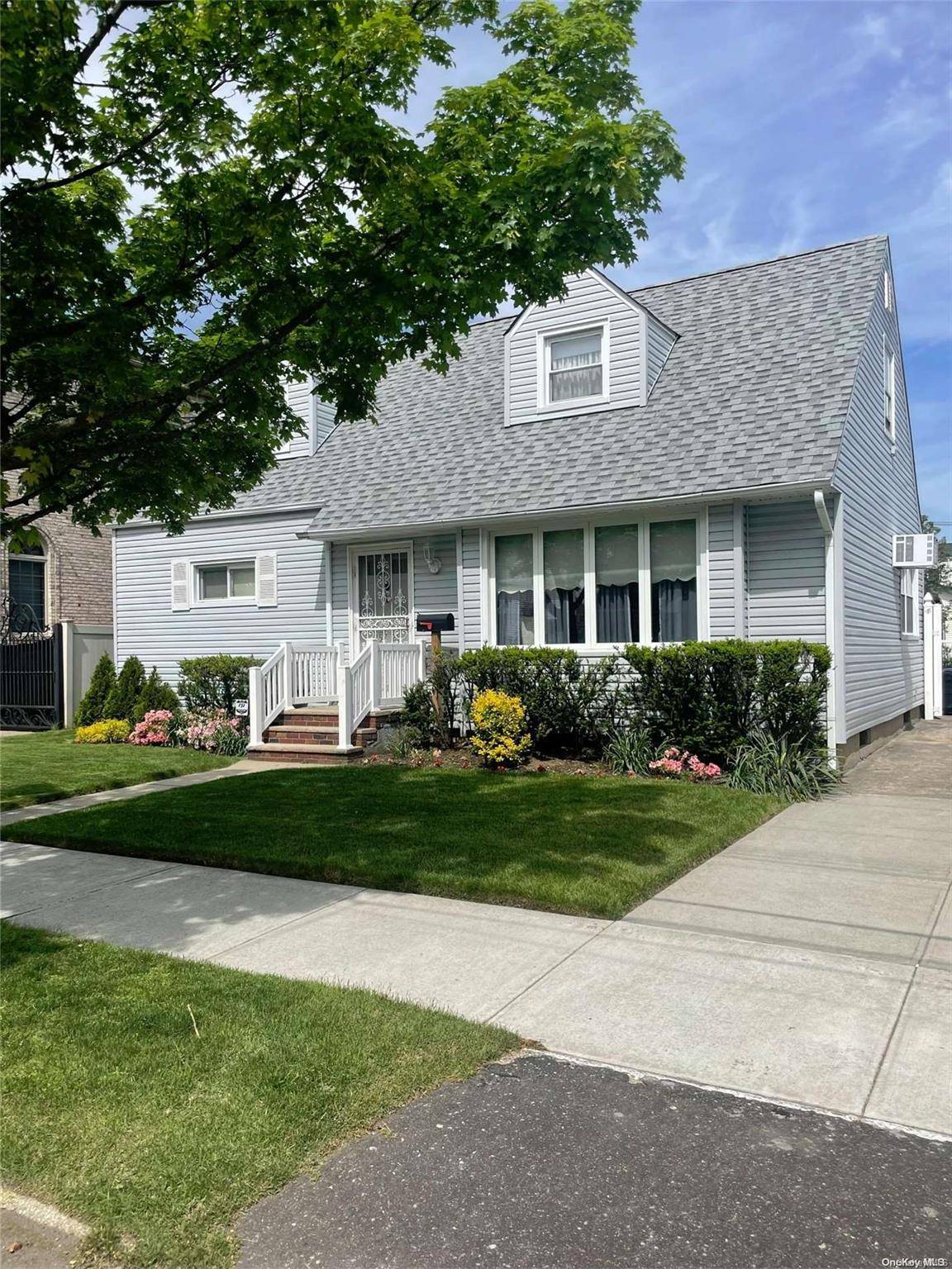 Howard Beach, NY 11414,157-29 88 ST