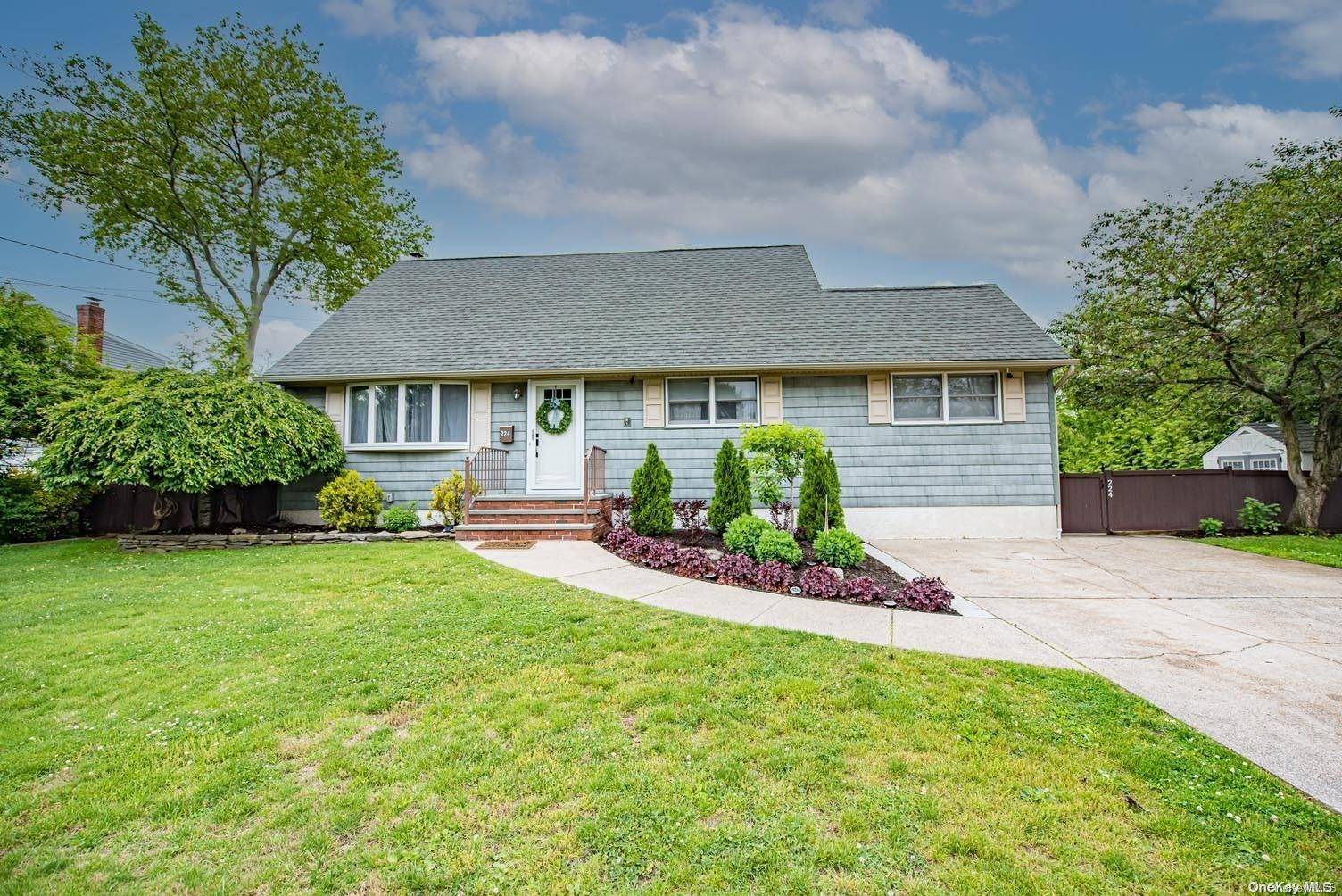 Lindenhurst, NY 11757,224 43rd ST