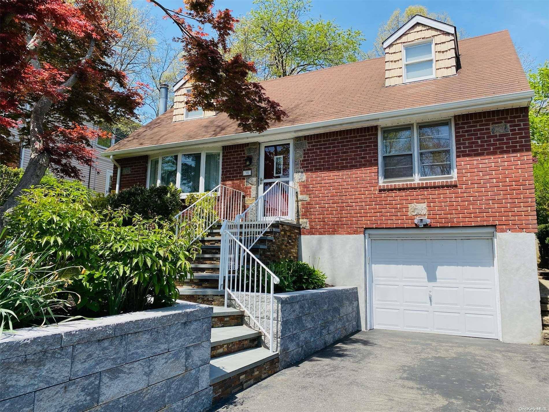 Huntington Station, NY 11746,35 Lieper ST