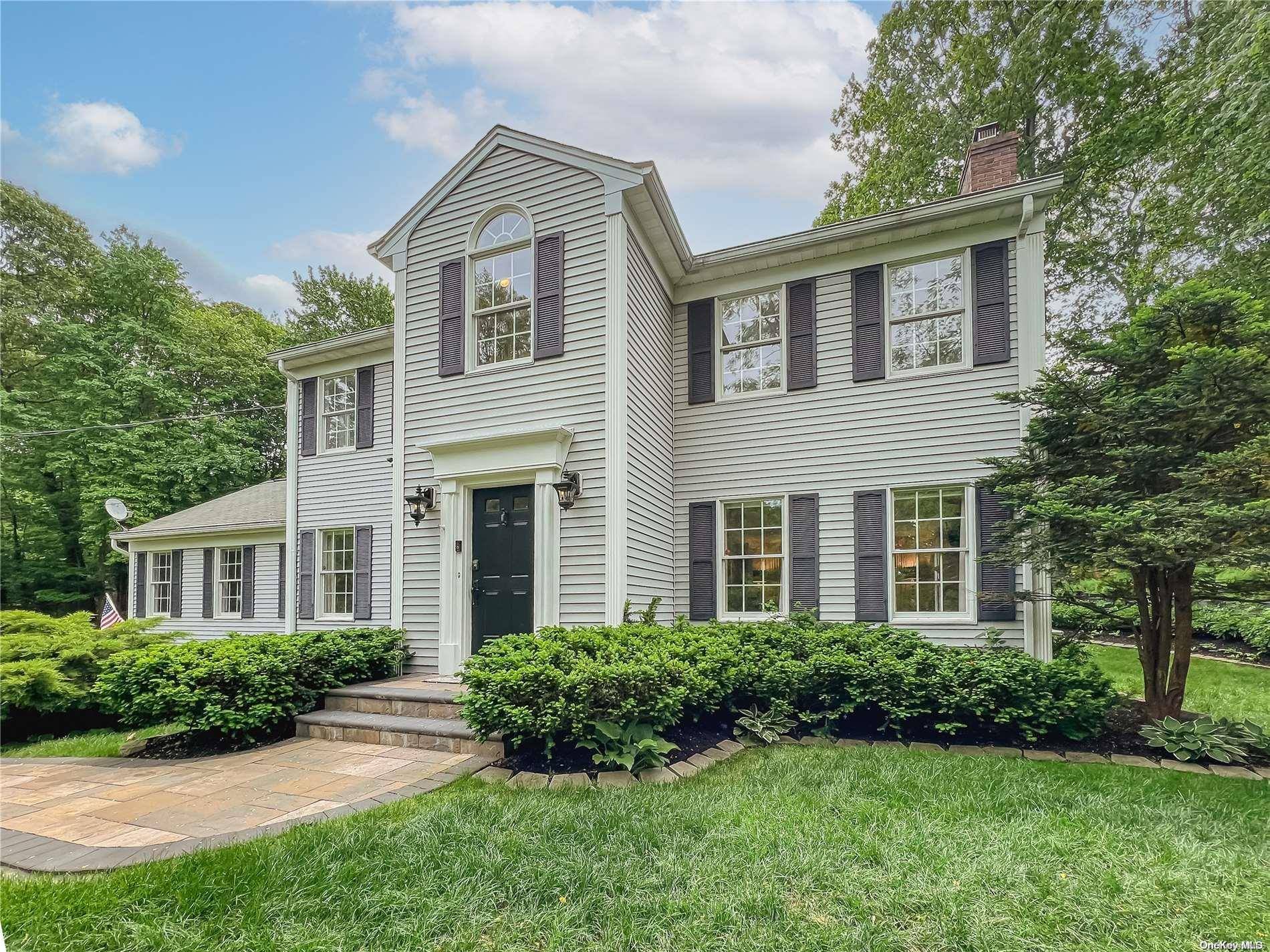 Stony Brook, NY 11790,8 Dogwood RD