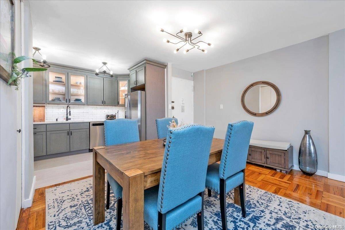 Kew Gardens, NY 11415,125-10 Queens BLVD #808