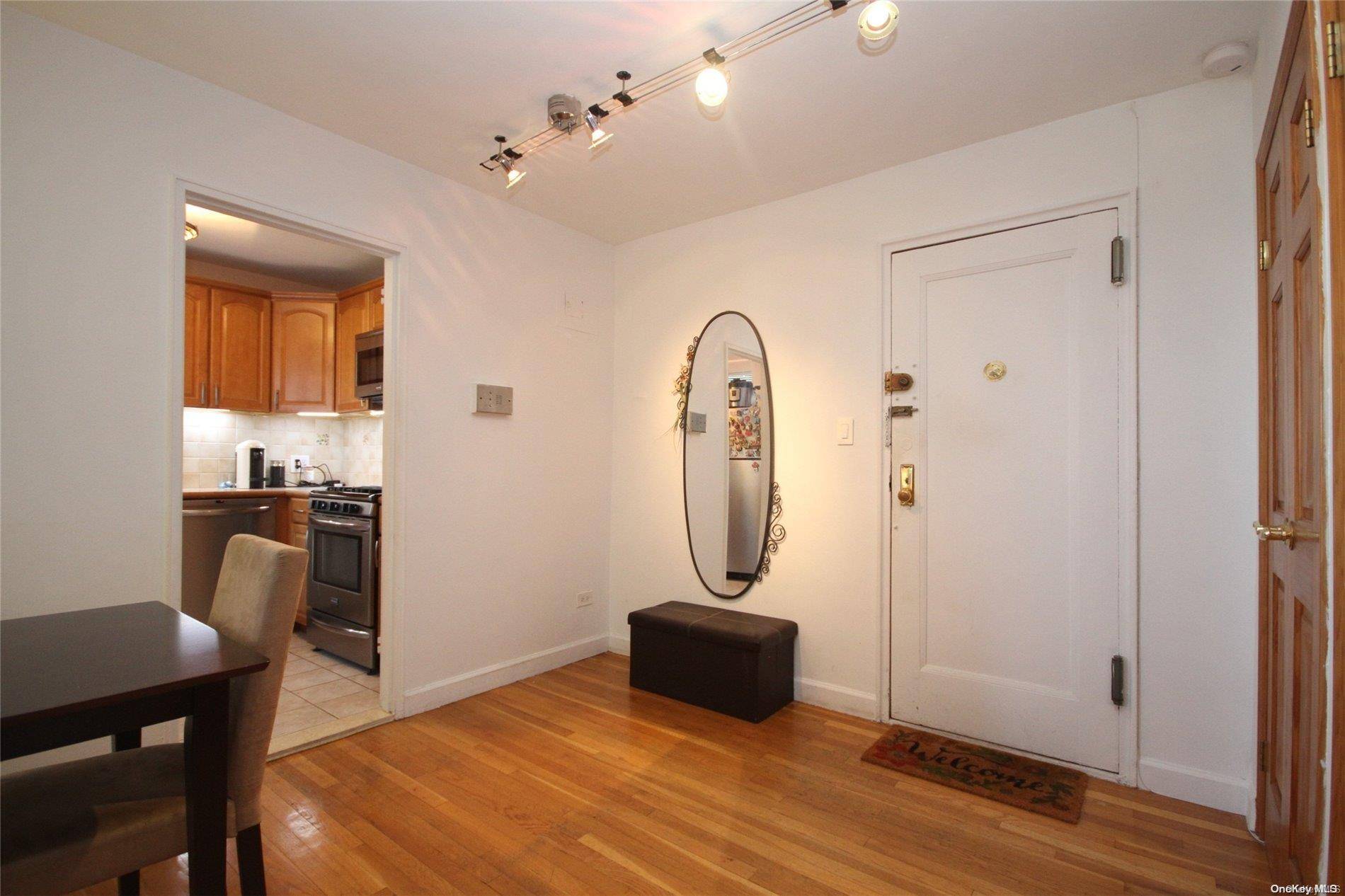 Maspeth, NY 11378,52-24 65th PL #5K