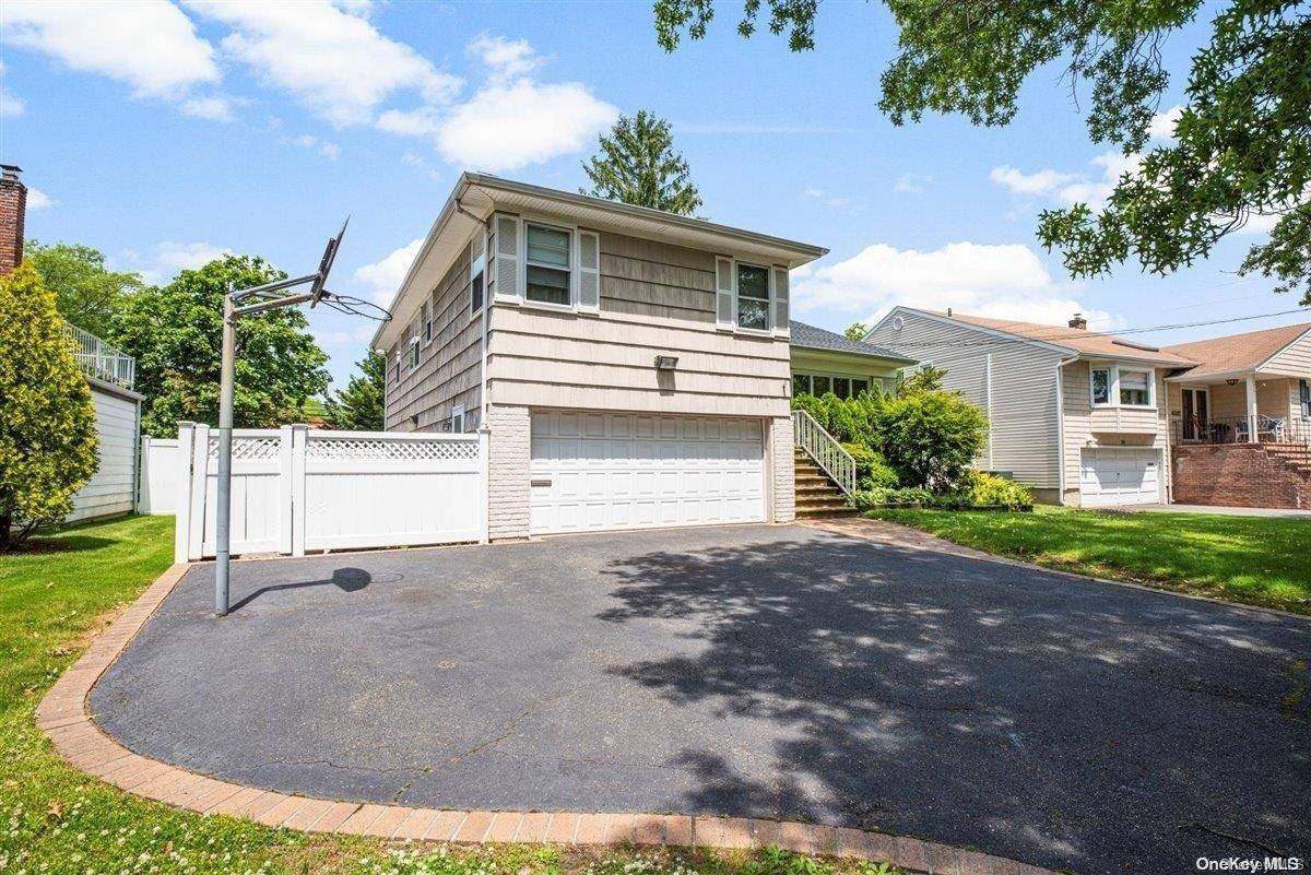 North Woodmere, NY 11581,28 Halyard RD