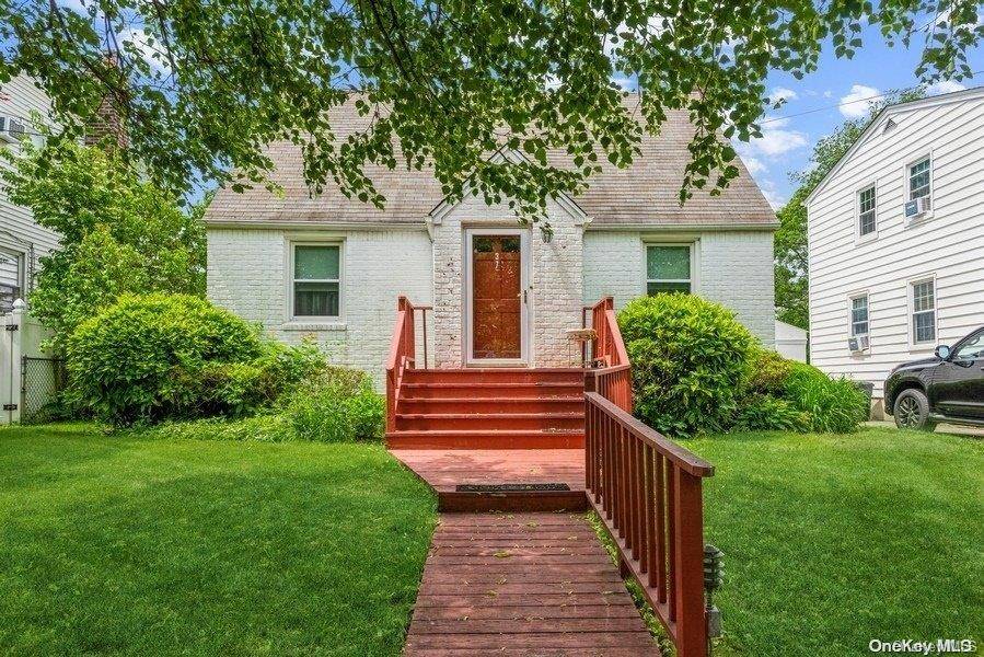 Hewlett, NY 11557,37 Avalon RD