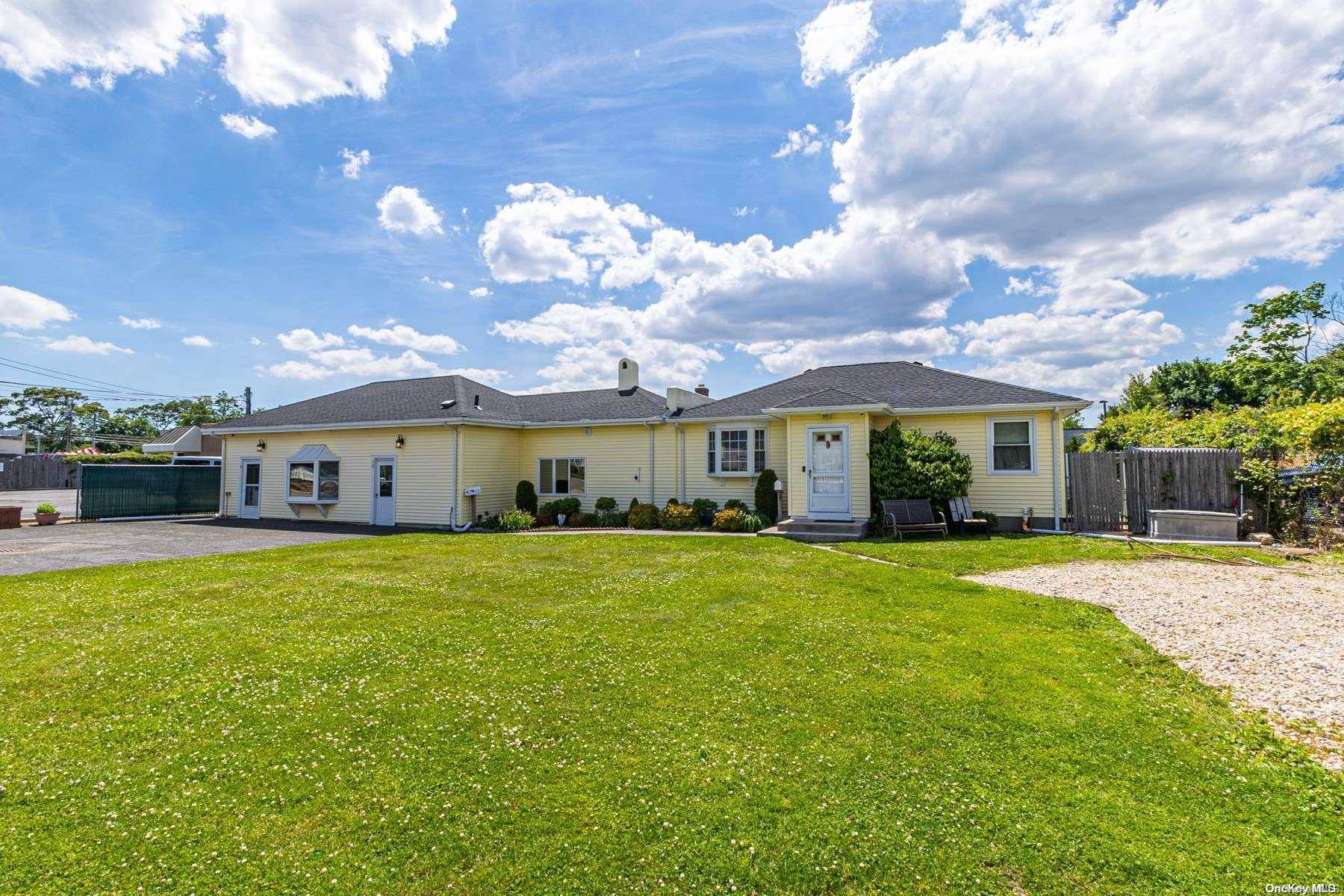 Bay Shore, NY 11706,10 Willowbrook AVE