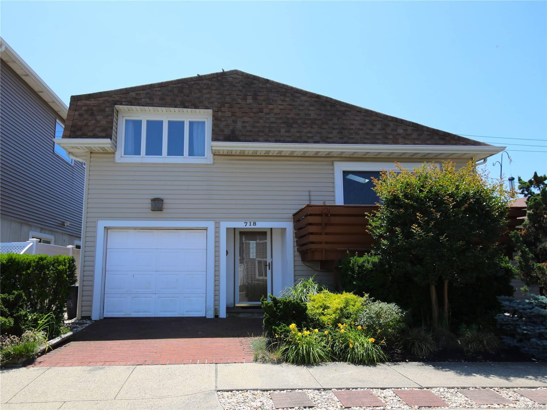 Long Beach, NY 11561,718 E Chester ST