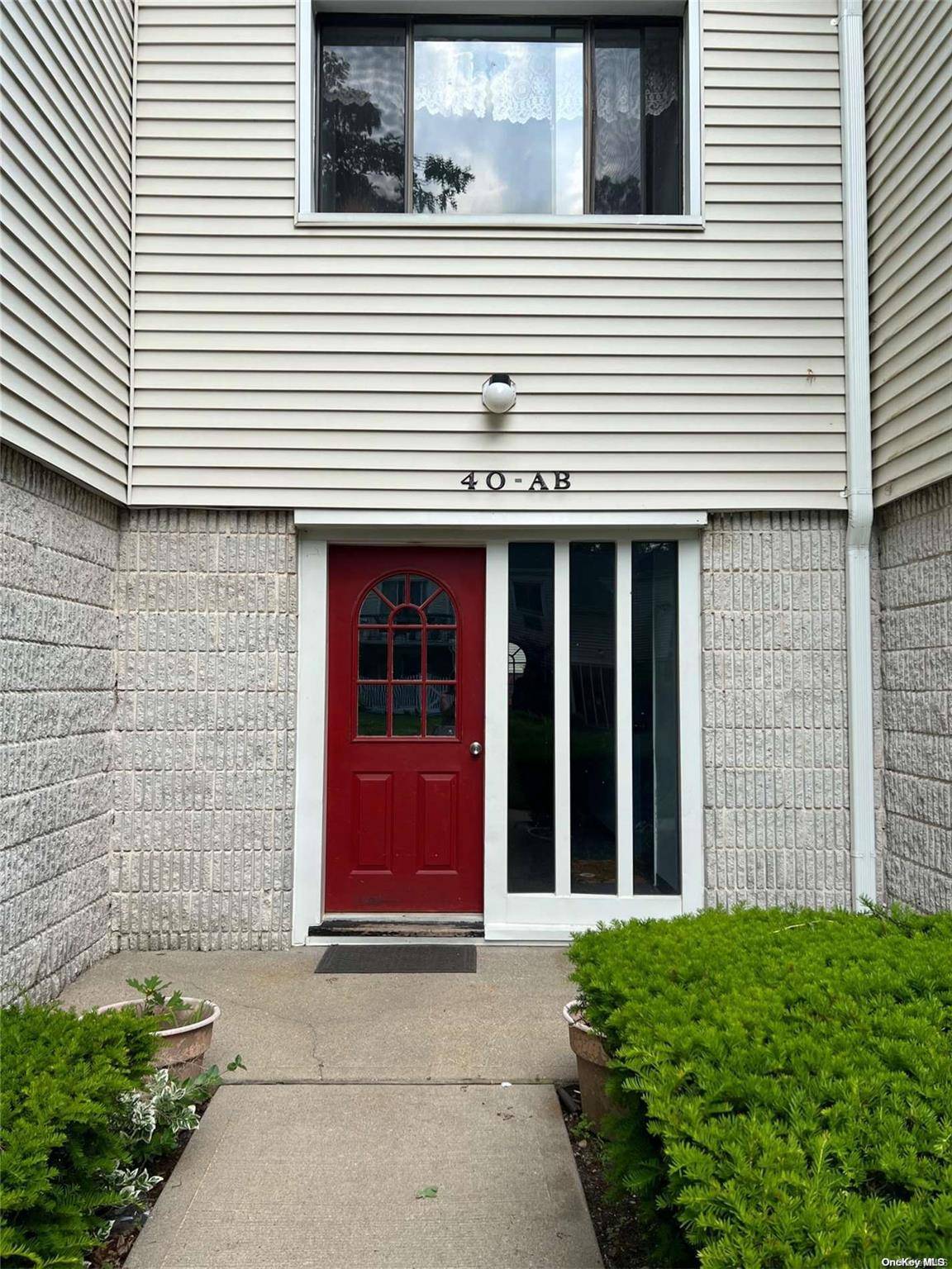 Ronkonkoma, NY 11779,40 Richmond BLVD #1A`