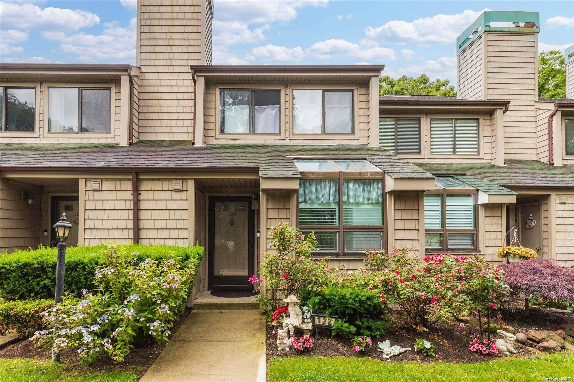 East Islip, NY 11730,122 Beecher Avenue #122