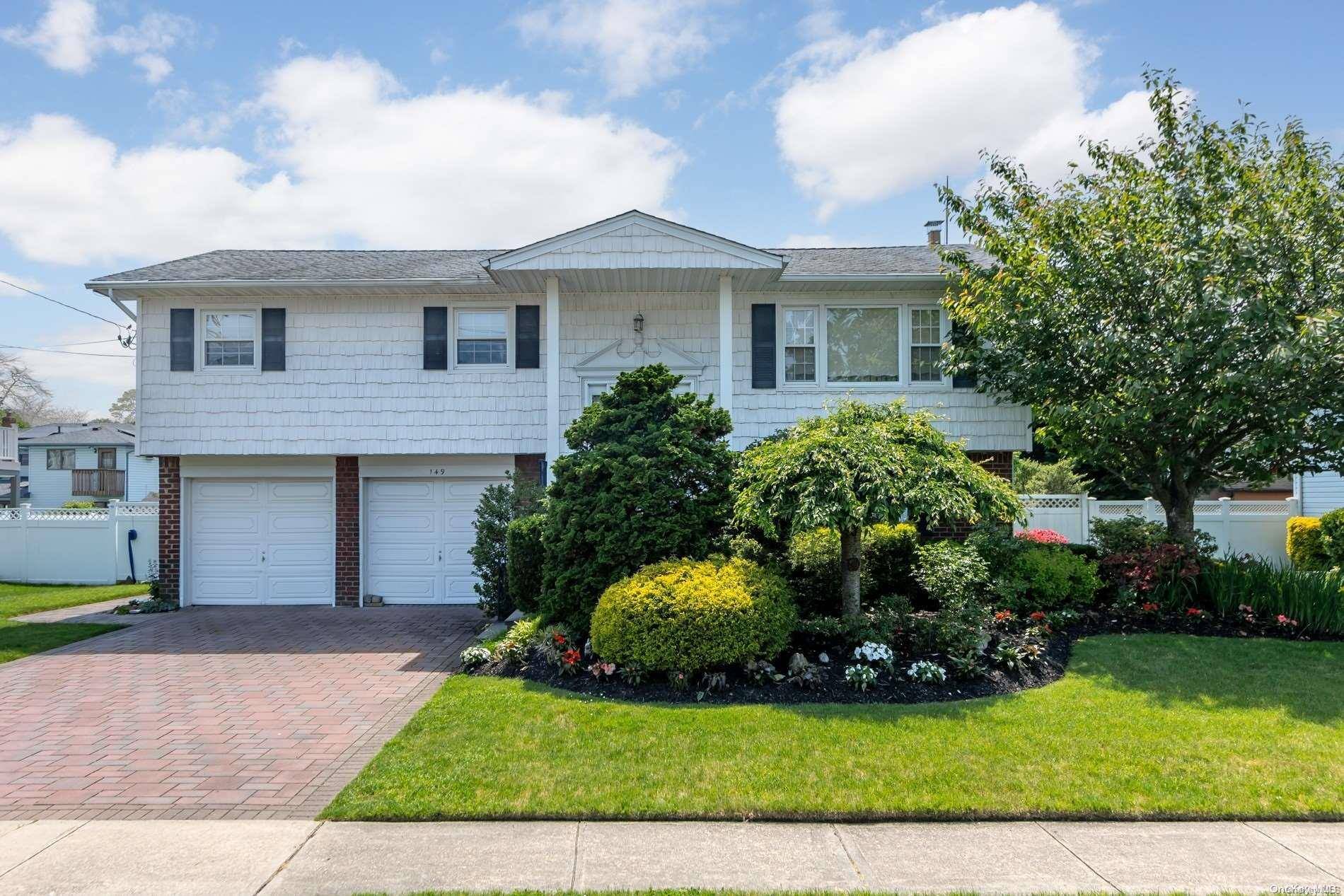 Lindenhurst, NY 11757,149 N Lewis AVE