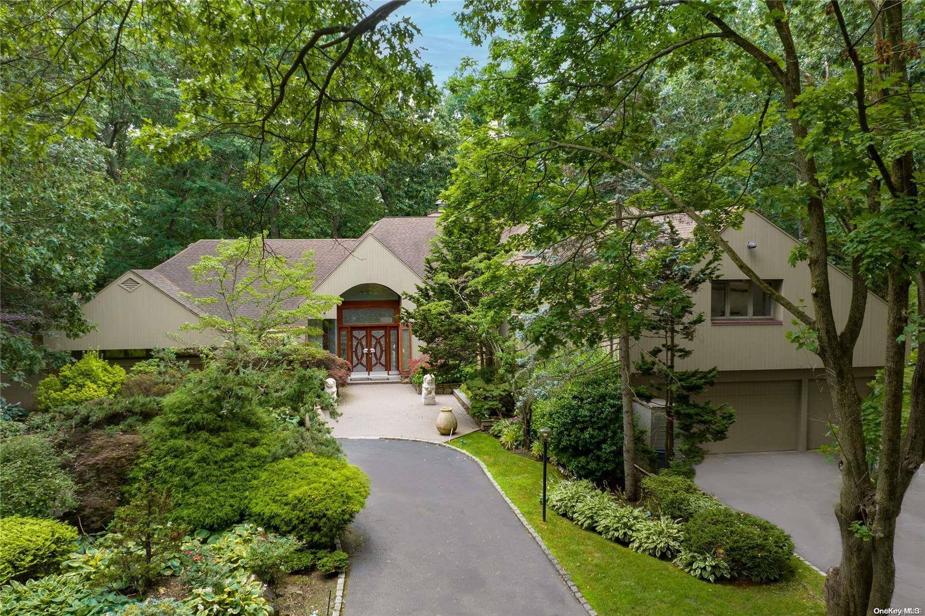 Old Westbury, NY 11568,3 Quaker LN