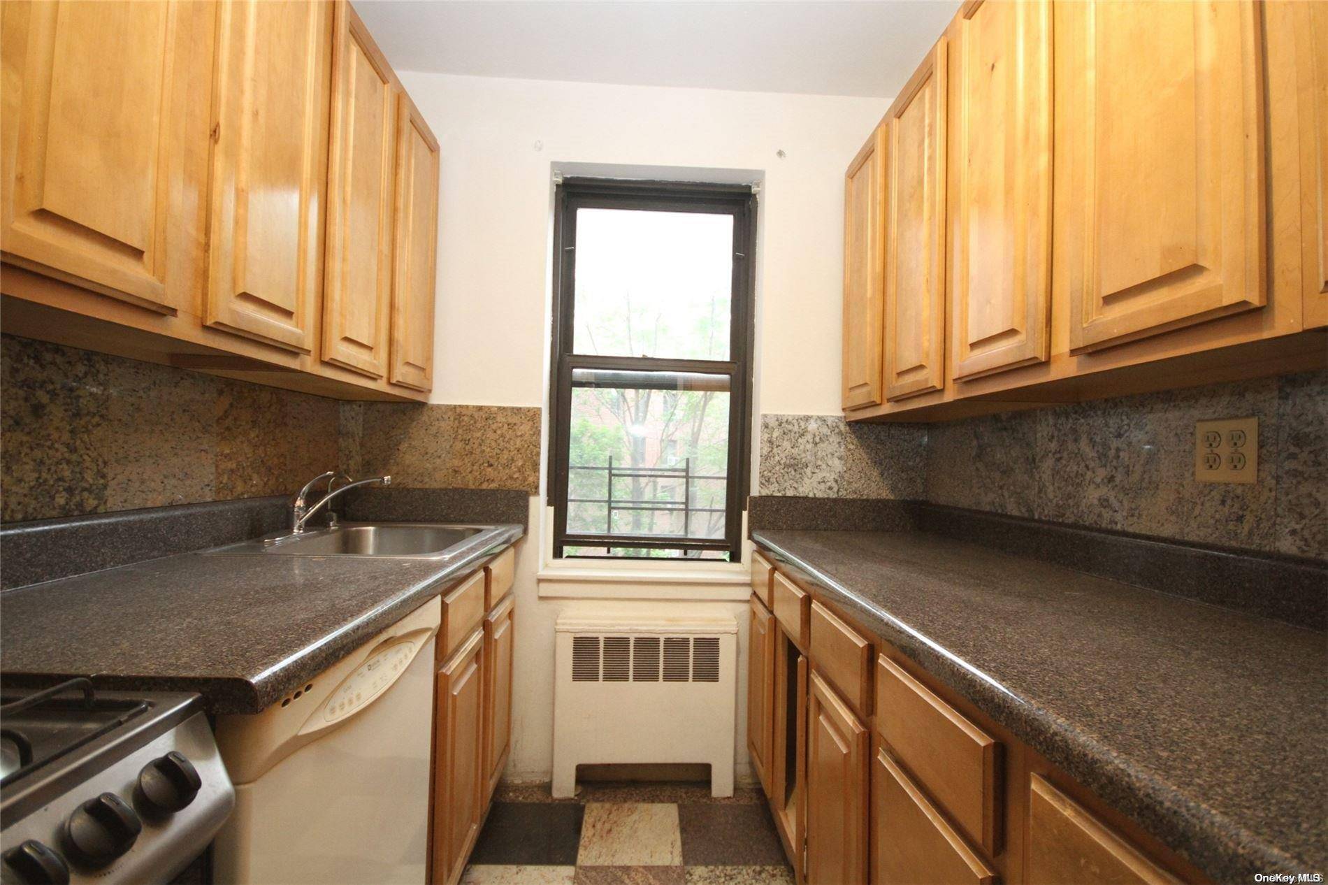 Maspeth, NY 11378,52-54 65th PL #2L