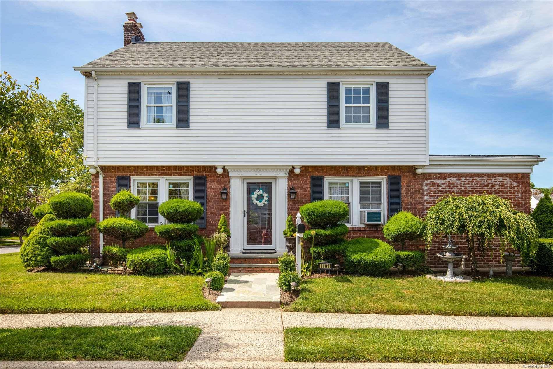 New Hyde Park, NY 11040,1101 Lowell AVE