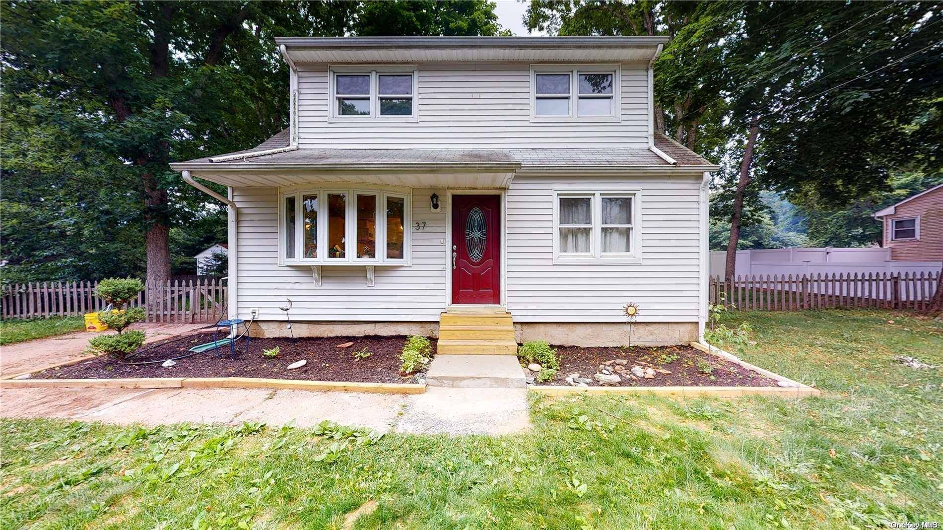 Centereach, NY 11720,37 Forest RD