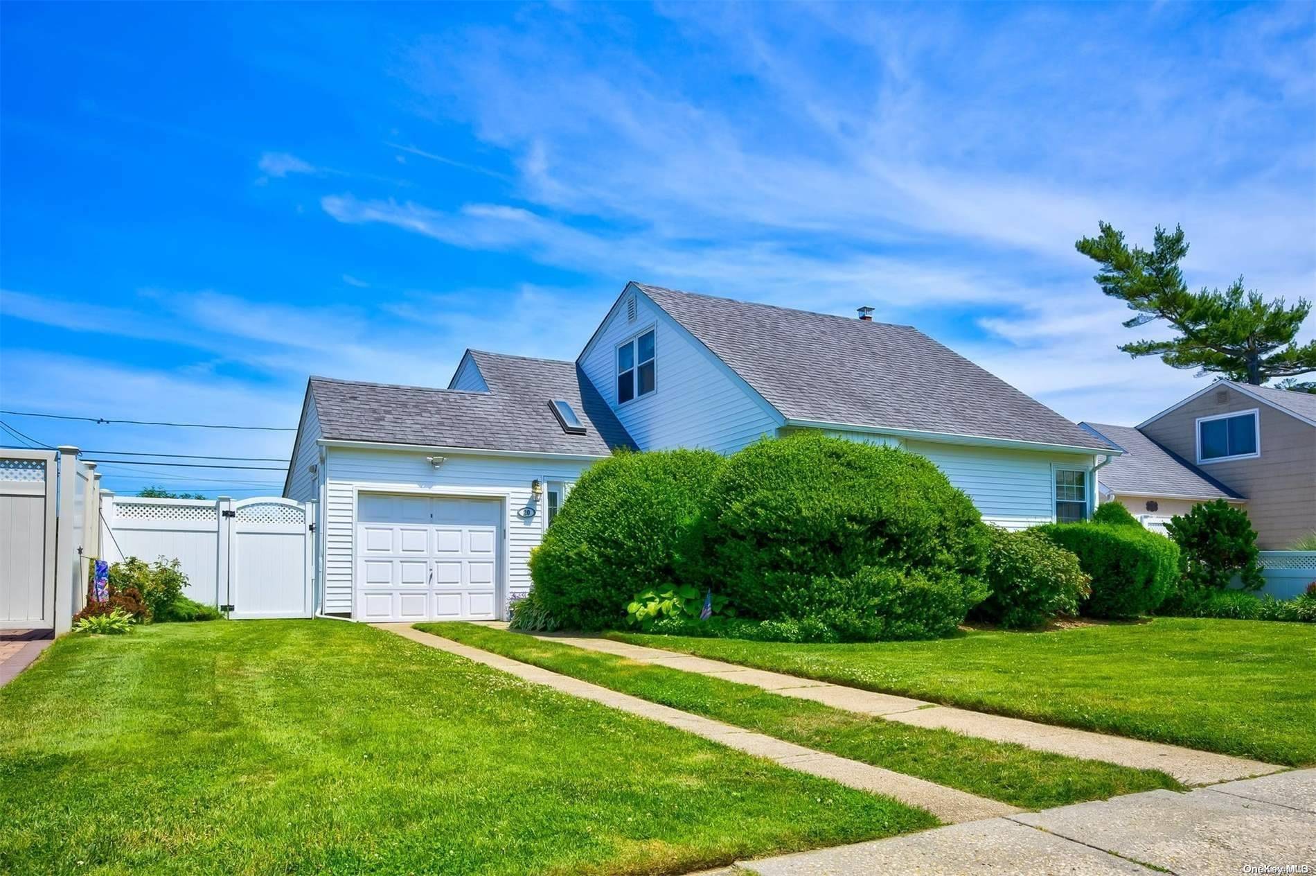 Bethpage, NY 11714,20 Ceil PL