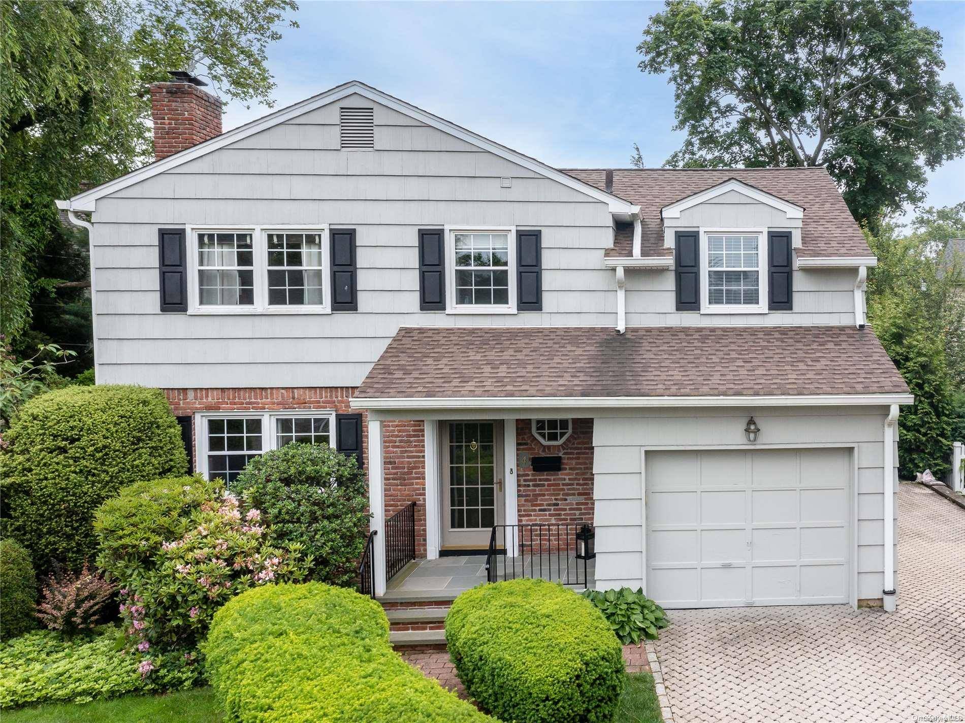 Manhasset, NY 11030,4 Summit DR