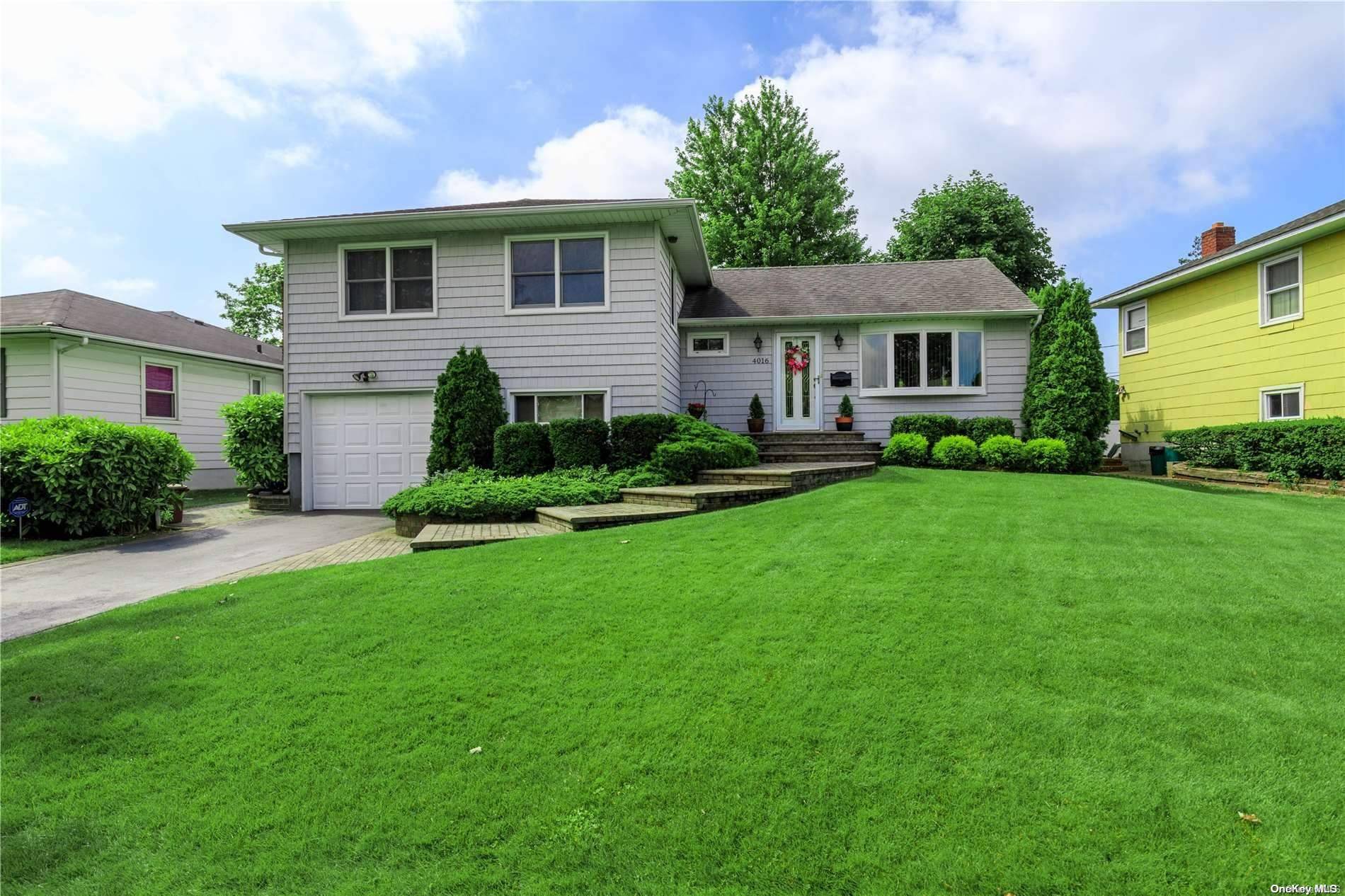 Seaford, NY 11783,4016 Anne DR