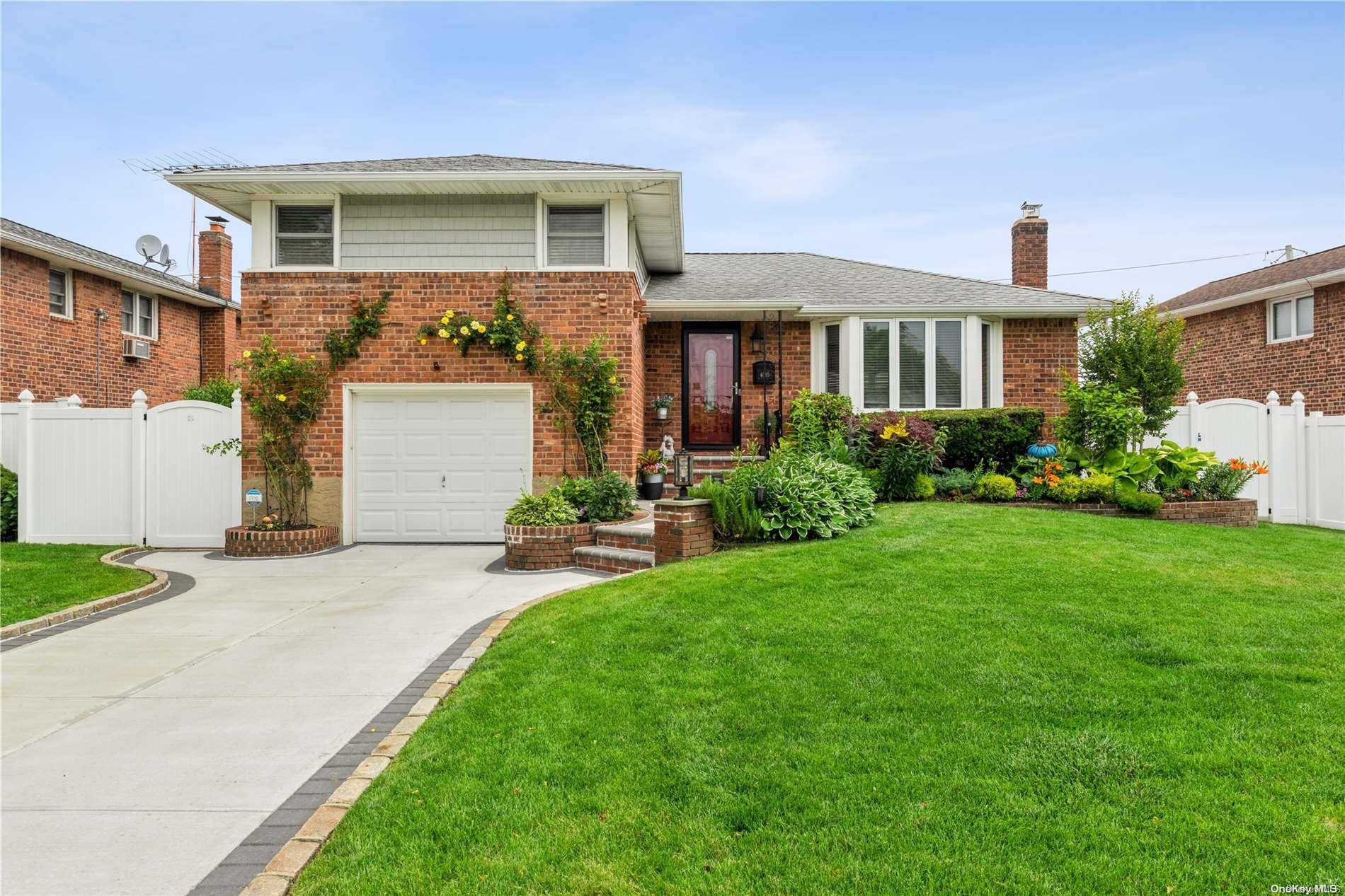 Seaford, NY 11783,4085 Bayberry LN