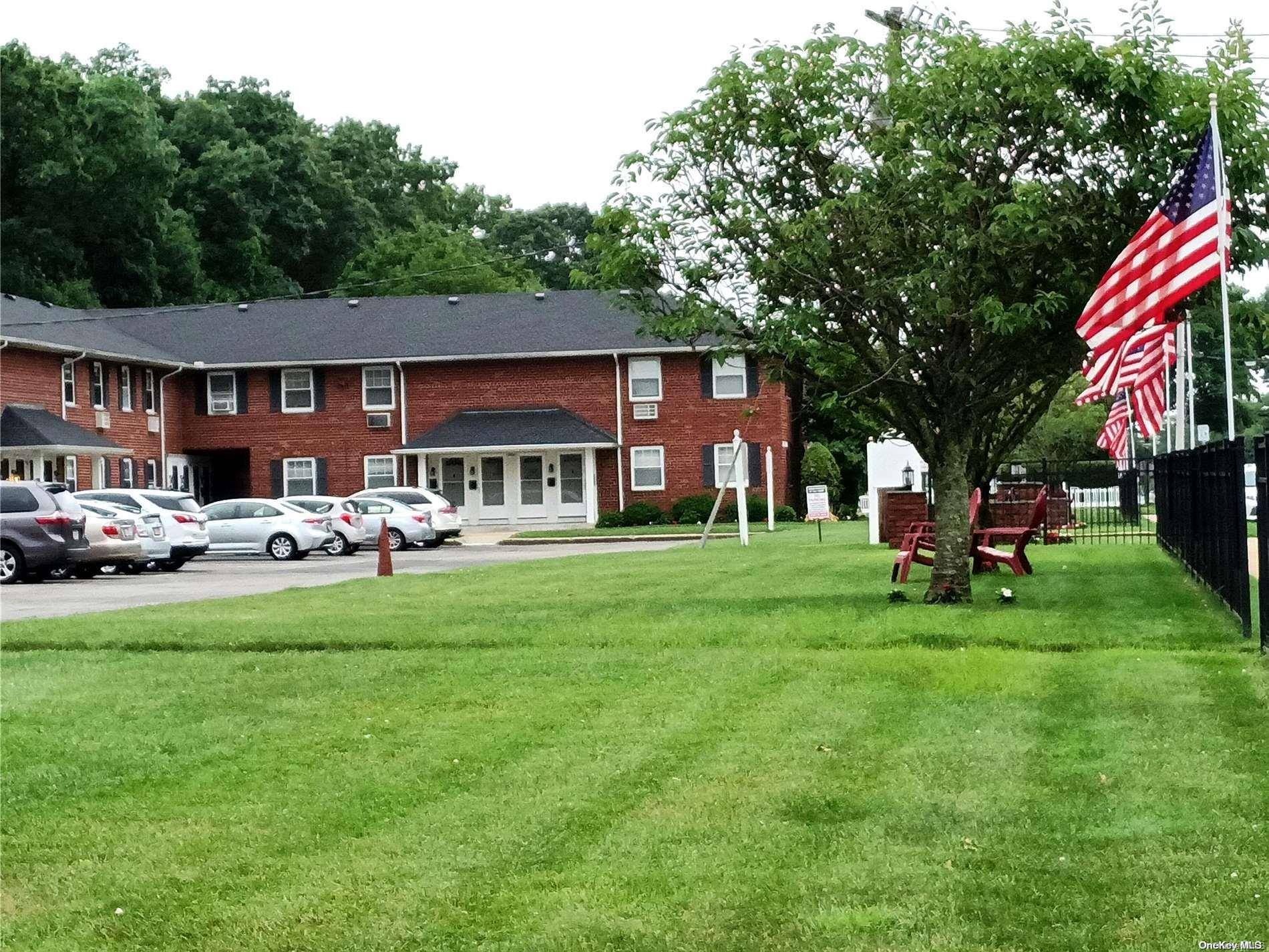 Wantagh, NY 11793,3664 Park AVE #2L