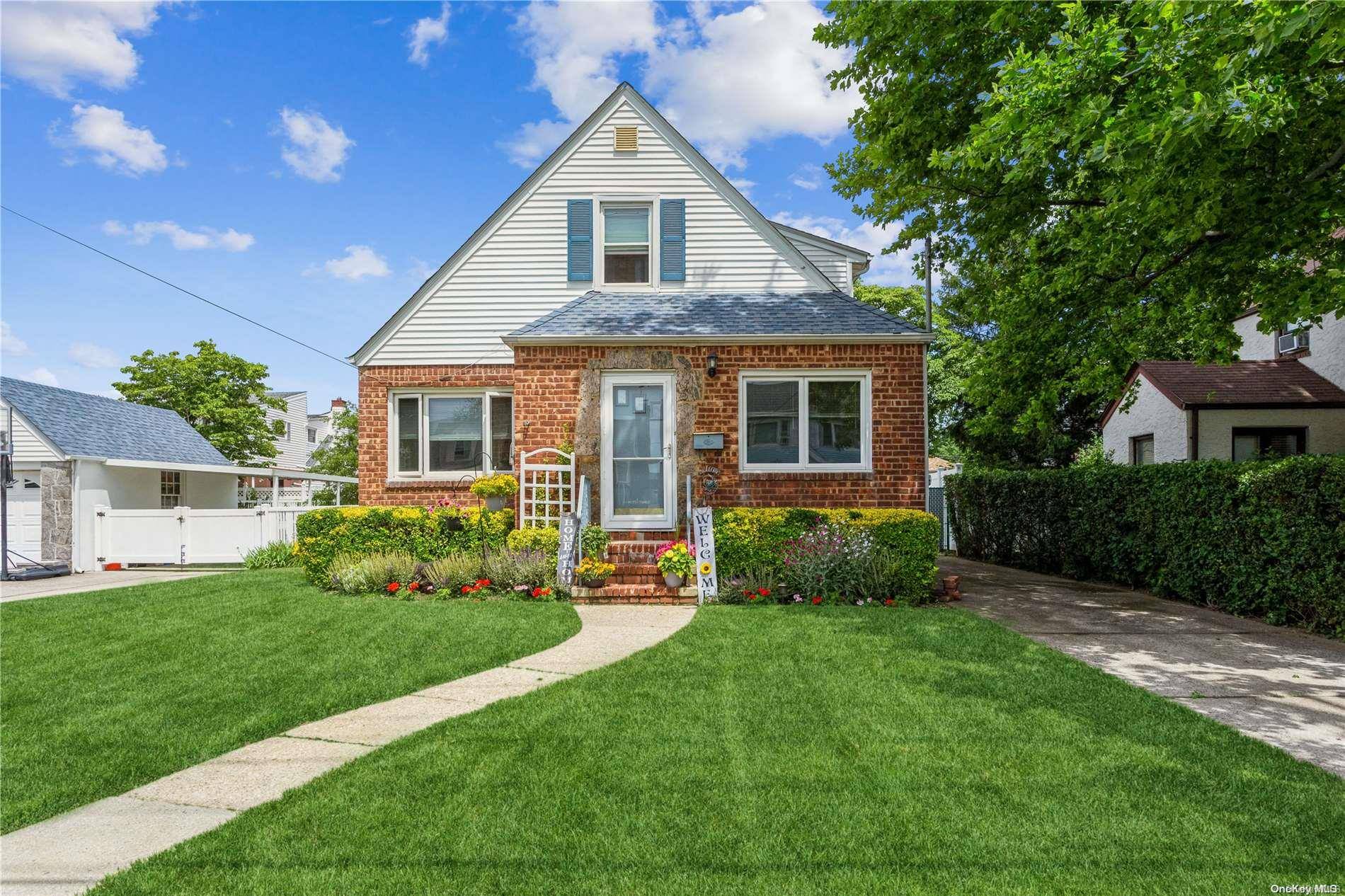 New Hyde Park, NY 11040,1737 Belmont AVE