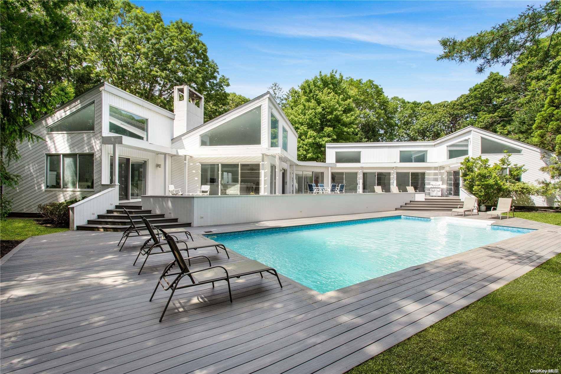 Quogue, NY 11959,30 Box Tree RD