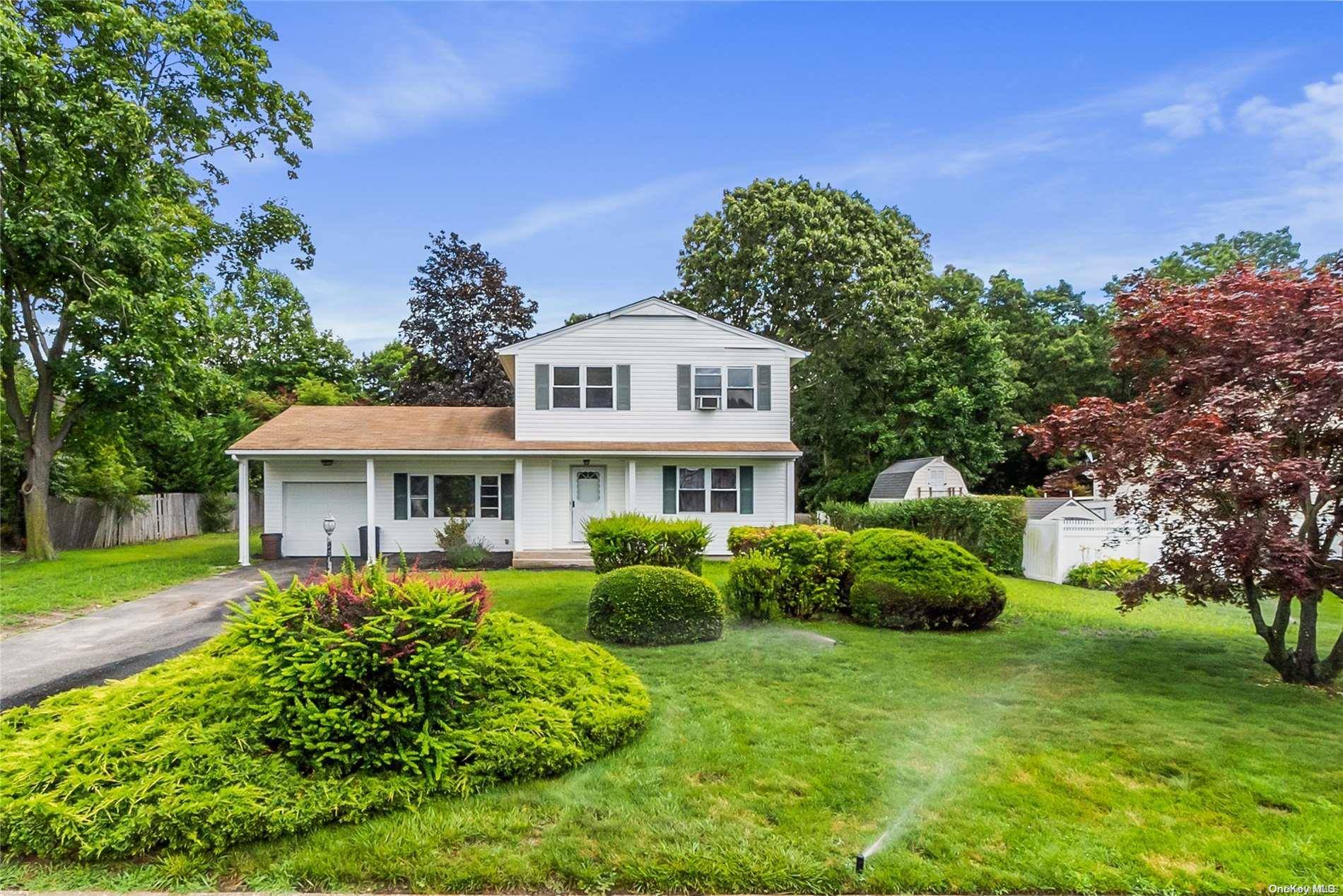 South Setauket, NY 11720,25 Green PL