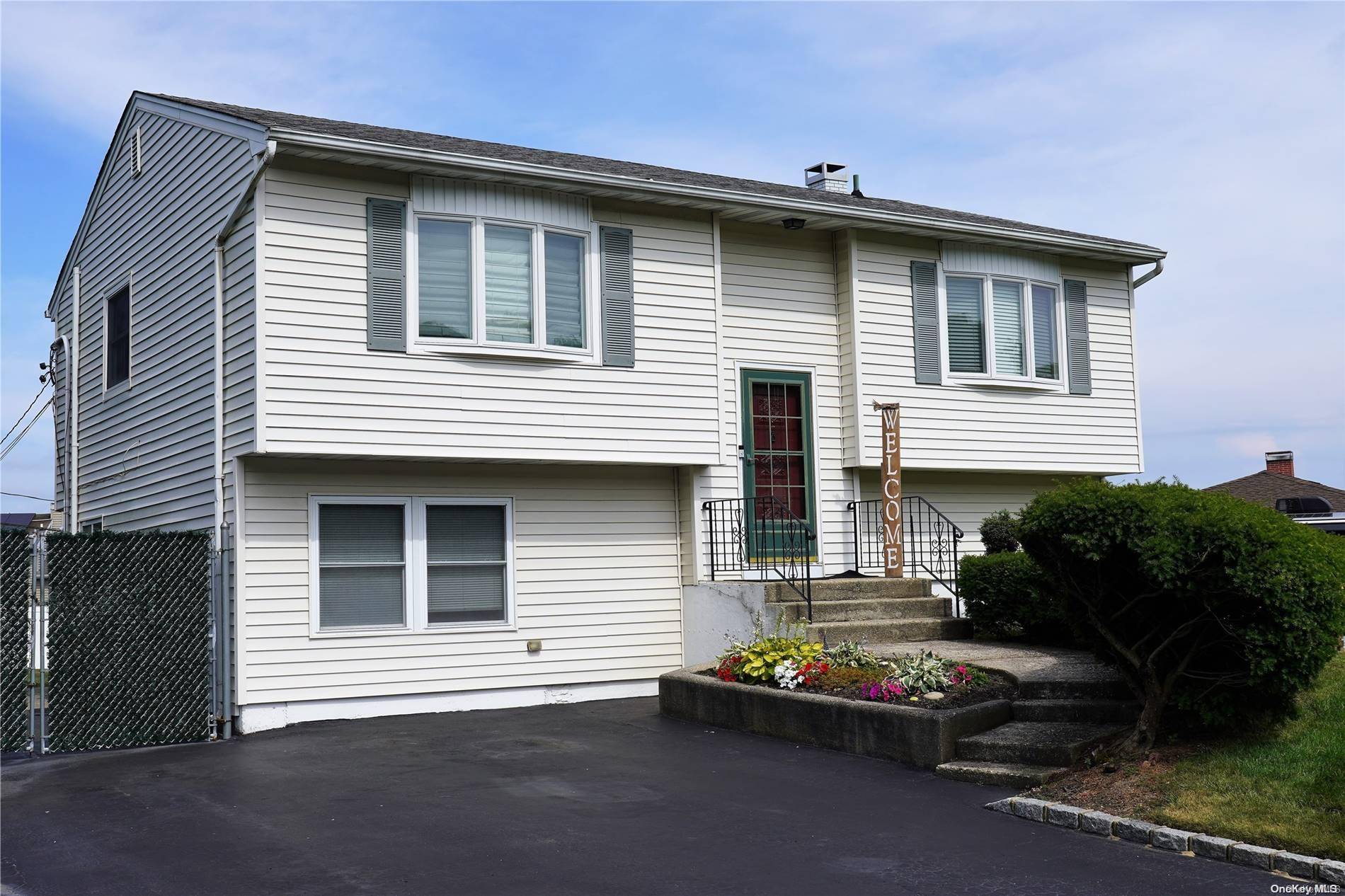 Holtsville, NY 11742,129 Blue Point RD