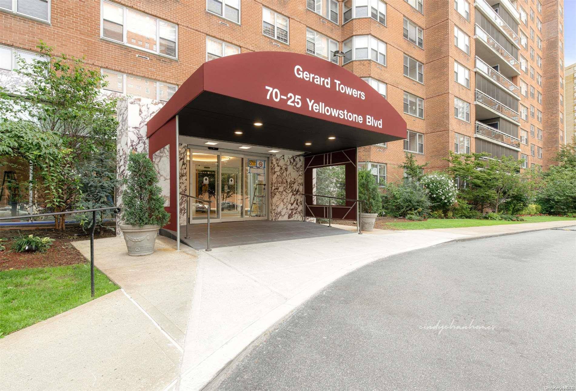 Forest Hills, NY 11375,70-25 Yellowstone BLVD #15C